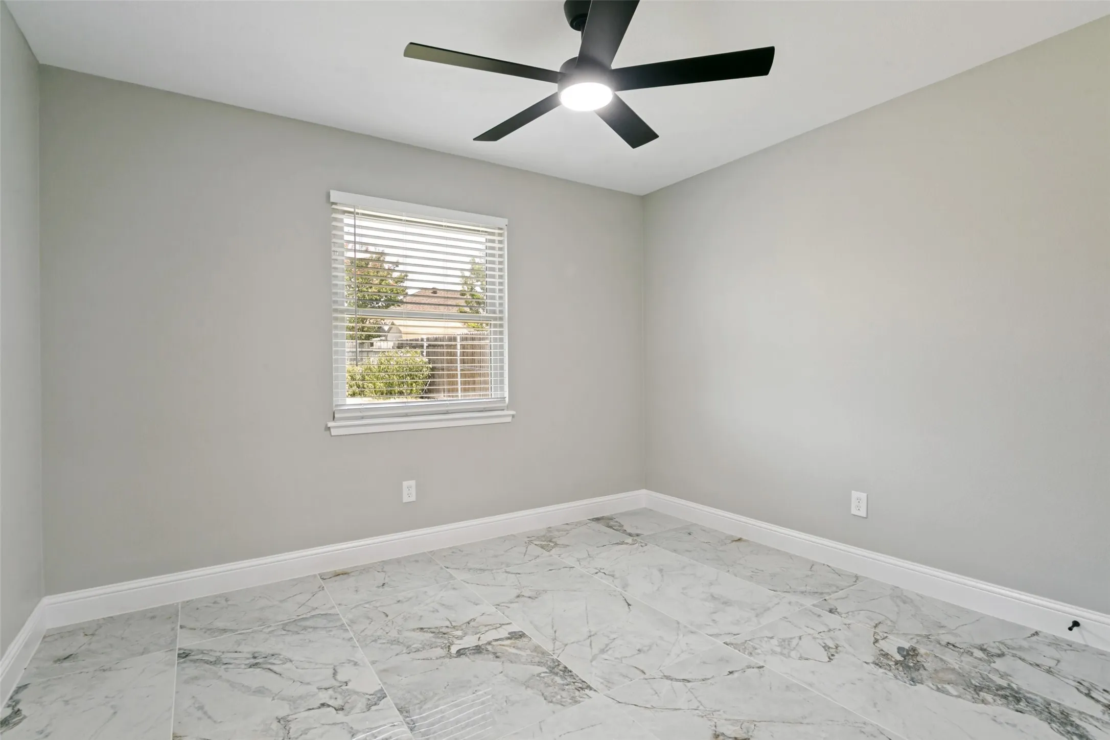 Single Family Residence For Sale in Tarrant County , 6633 N Park Drive, Watauga, Texas 76148, 3 Bedroom, 2 Bathroom, 2 Garage spaces, 1,382 Sqft, built in 1982, mls#21353237, Real Estate Agent in Watauga, Homes For Sale in Tarrant county, Homes For Sale in Watauga, Realtor in Watauga Texas, Real Estate Brokerage Independent Realty Texas, Luminita Cordes Realtor