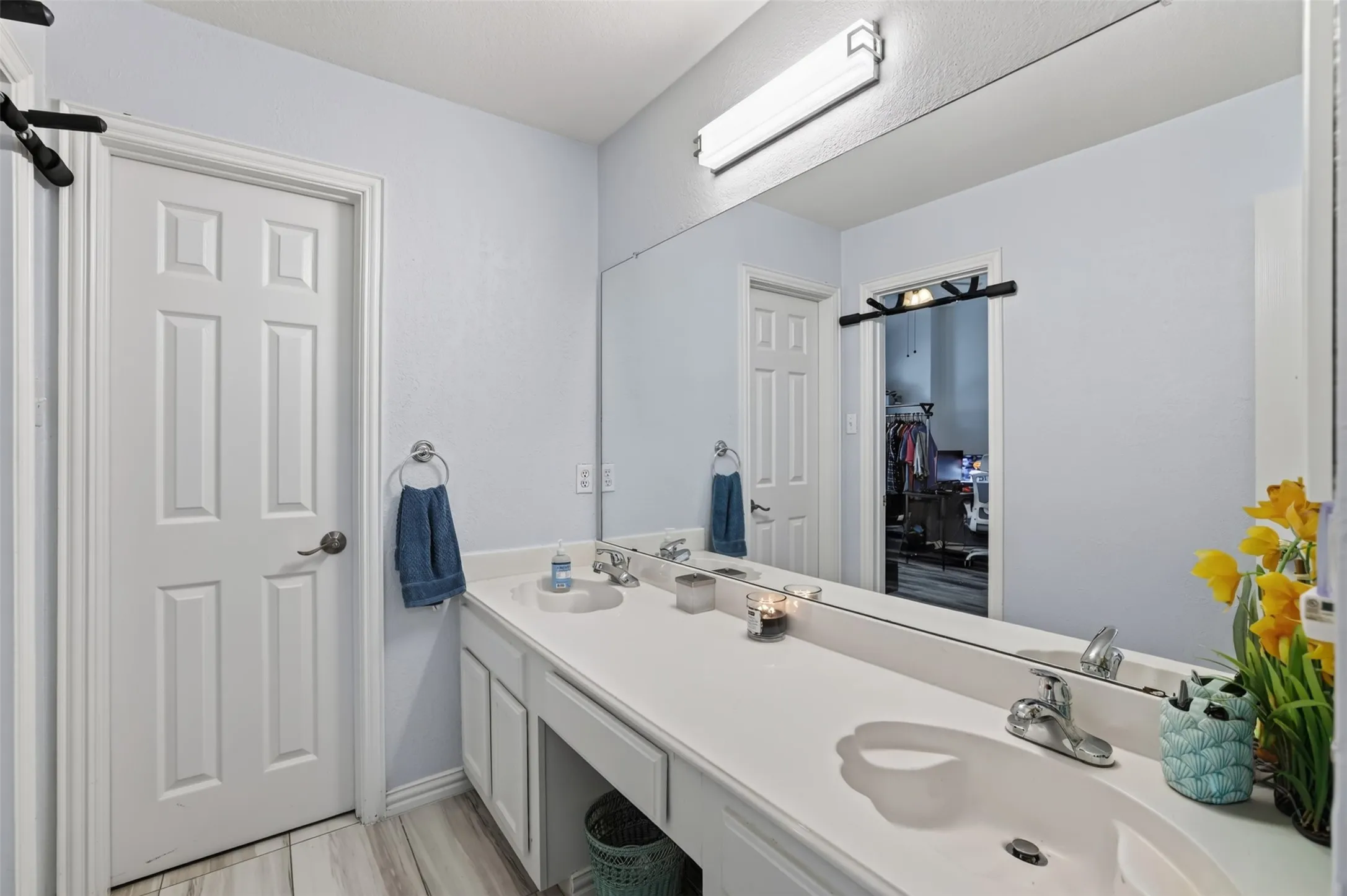 Jack and Jill bath for the upstairs bedrooms.