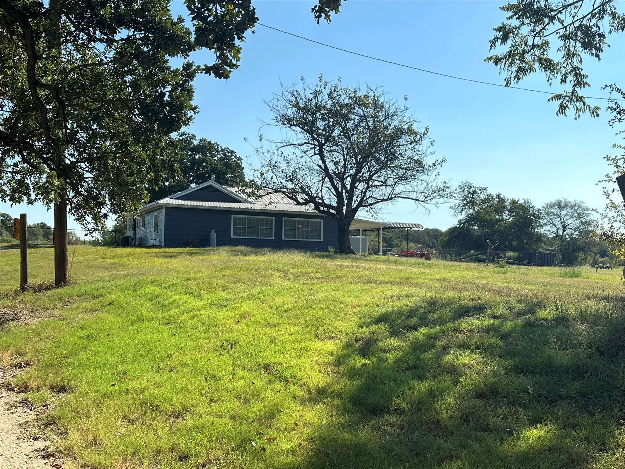 Single Family Residence For Sale in Johnson County , 8345 County Road 205, Grandview, Texas 76050, 4 Bedroom, 2 Bathroom, 3 Garage spaces, 1,817 Sqft, built in 1950, mls#21349021, Real Estate Agent in Grandview, Homes For Sale in Johnson county, Homes For Sale in Grandview, Realtor in Grandview Texas, Real Estate Brokerage Independent Realty Texas, Luminita Cordes Realtor