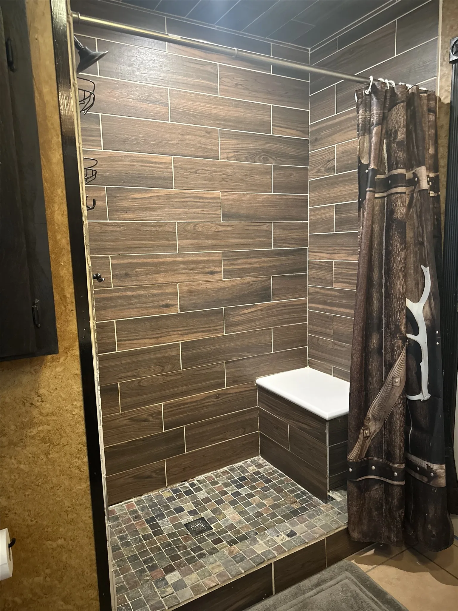 Single Family Residence For Sale in Johnson County , 8345 County Road 205, Grandview, Texas 76050, 4 Bedroom, 2 Bathroom, 3 Garage spaces, 1,817 Sqft, built in 1950, mls#21349021, Real Estate Agent in Grandview, Homes For Sale in Johnson county, Homes For Sale in Grandview, Realtor in Grandview Texas, Real Estate Brokerage Independent Realty Texas, Luminita Cordes Realtor