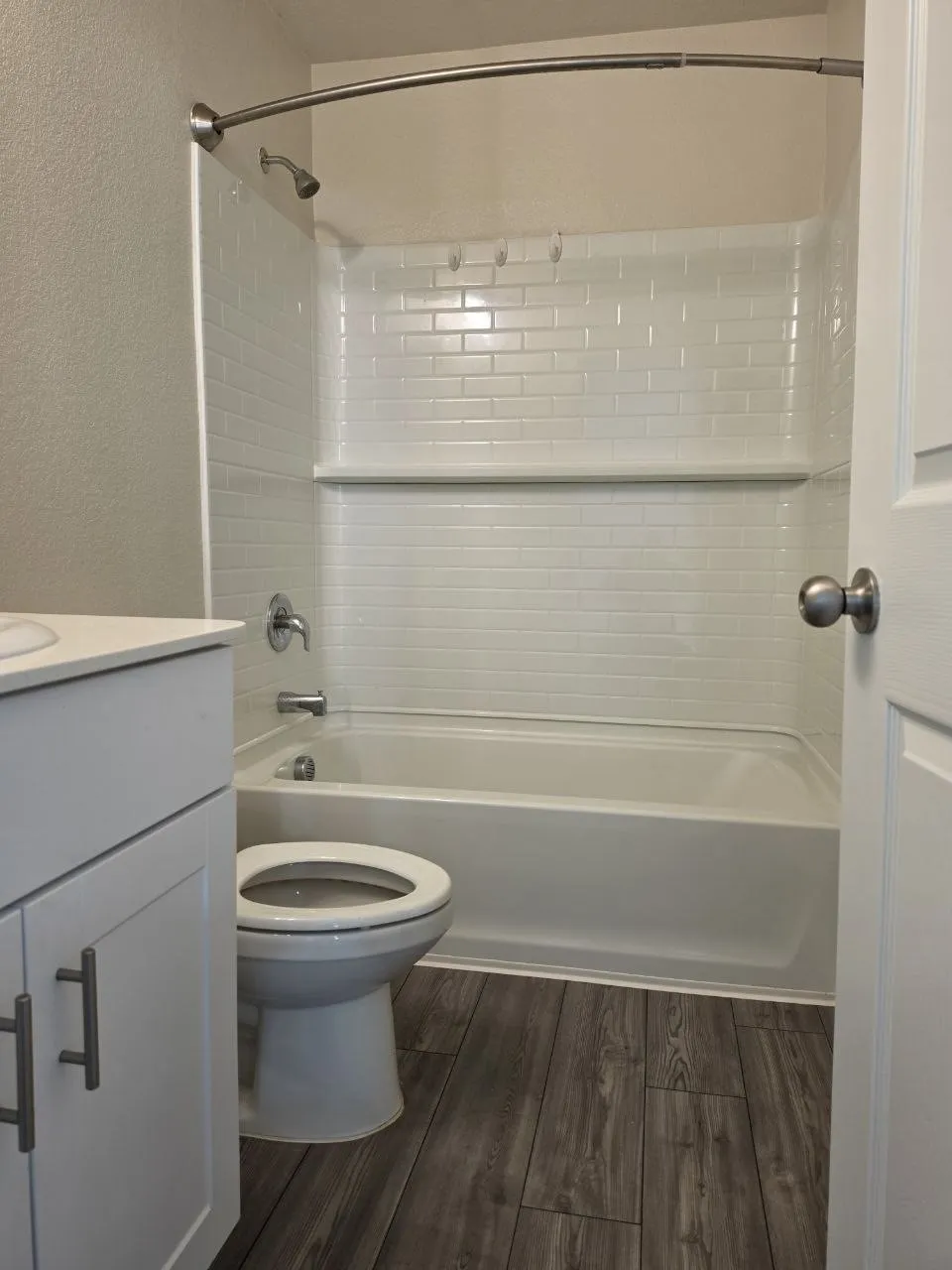 White subway tile shower surround with integrated shelving