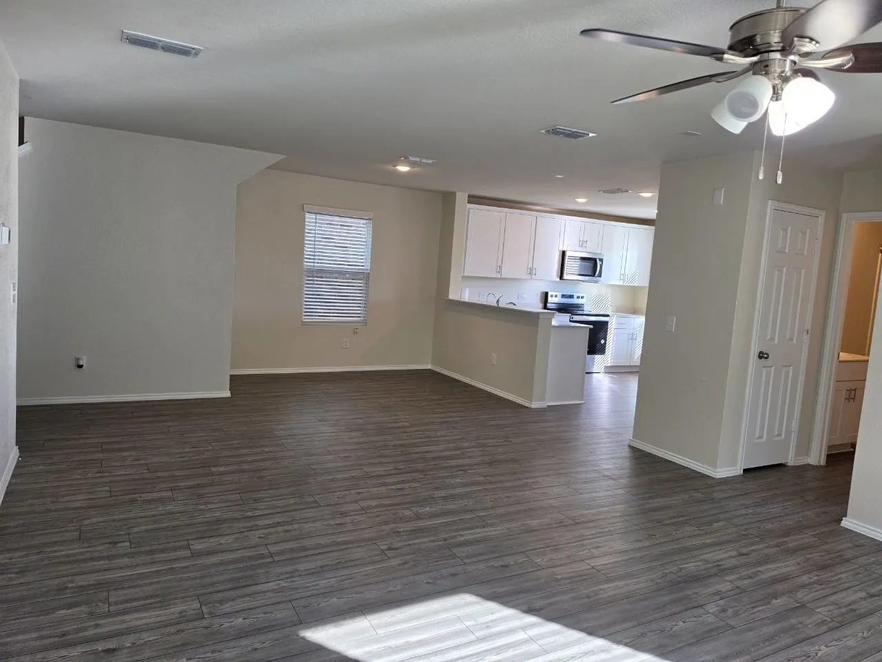 Single Family Residence For Rent in Collin County , 306 Grenada Lake Drive, Princeton, Texas 75407, 4 Bedroom, 3 Bathroom, 1 Garage spaces, 2,103 Sqft, built in 2022, mls#21351464, Real Estate Agent in Princeton, Homes For Rent in Collin county, Homes For Rent in Princeton, Realtor in Princeton Texas, Real Estate Brokerage Independent Realty Texas, Luminita Cordes Realtor
