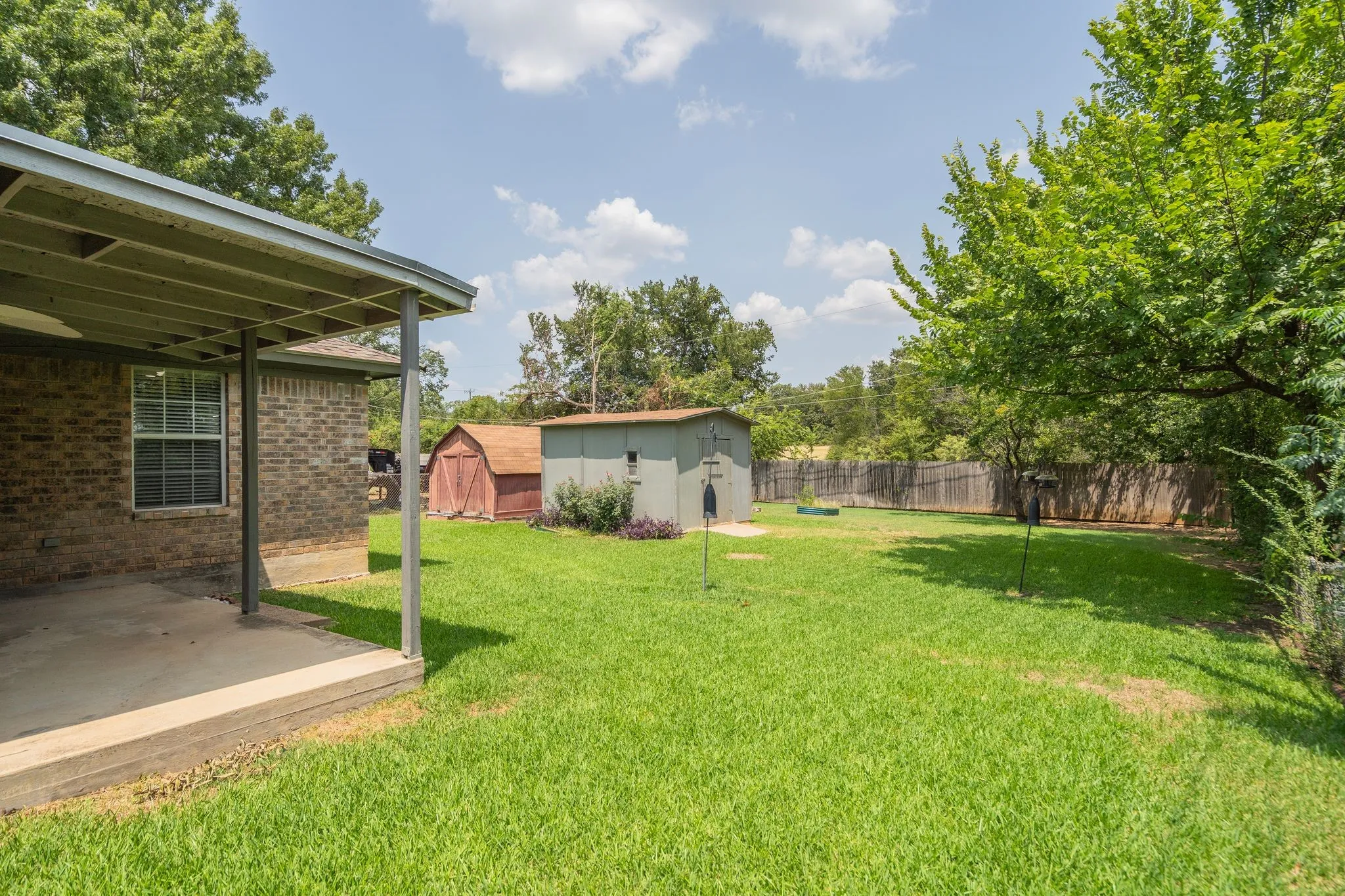 Single Family Residence For Sale in Tarrant County , 6980 Cox Lane, North Richland Hills, Texas 76182, 3 Bedroom, 2 Bathroom, 2 Garage spaces, 1,457 Sqft, built in 1972, mls#21353225, Real Estate Agent in North Richland Hills, Homes For Sale in Tarrant county, Homes For Sale in North Richland Hills, Realtor in North Richland Hills Texas, Real Estate Brokerage Independent Realty Texas, Luminita Cordes Realtor
