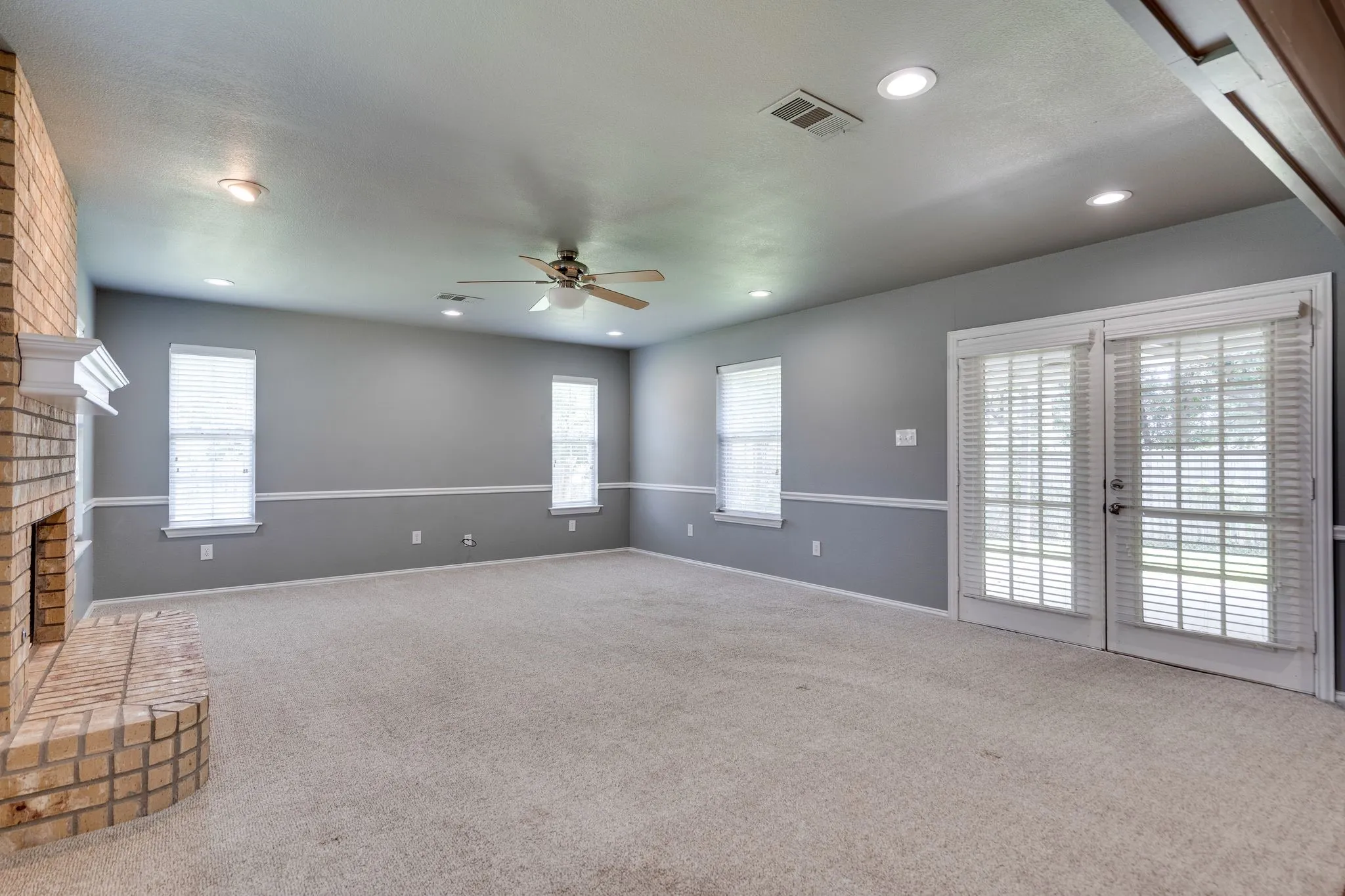 Single Family Residence For Sale in Tarrant County , 6980 Cox Lane, North Richland Hills, Texas 76182, 3 Bedroom, 2 Bathroom, 2 Garage spaces, 1,457 Sqft, built in 1972, mls#21353225, Real Estate Agent in North Richland Hills, Homes For Sale in Tarrant county, Homes For Sale in North Richland Hills, Realtor in North Richland Hills Texas, Real Estate Brokerage Independent Realty Texas, Luminita Cordes Realtor