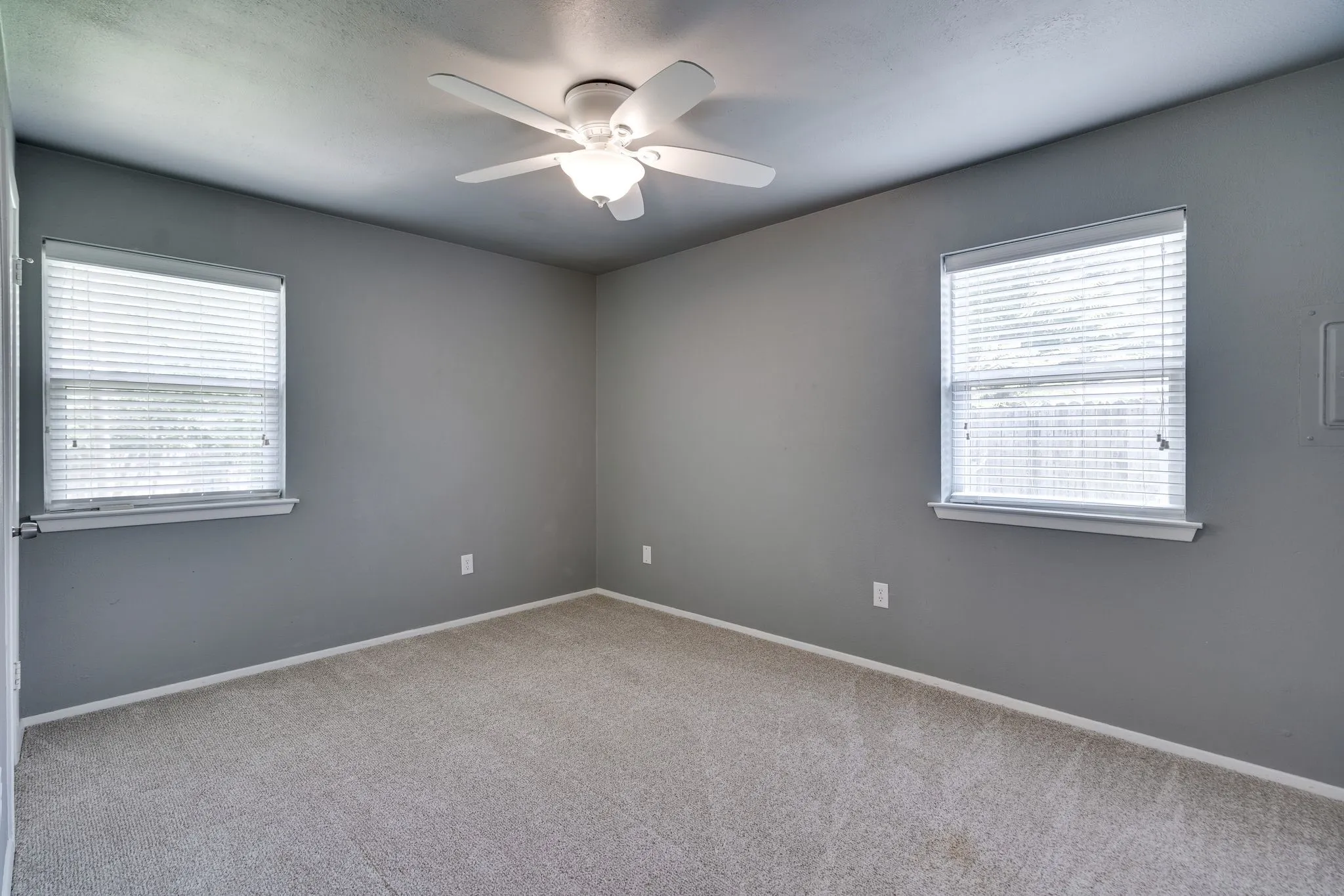 Single Family Residence For Sale in Tarrant County , 6980 Cox Lane, North Richland Hills, Texas 76182, 3 Bedroom, 2 Bathroom, 2 Garage spaces, 1,457 Sqft, built in 1972, mls#21353225, Real Estate Agent in North Richland Hills, Homes For Sale in Tarrant county, Homes For Sale in North Richland Hills, Realtor in North Richland Hills Texas, Real Estate Brokerage Independent Realty Texas, Luminita Cordes Realtor