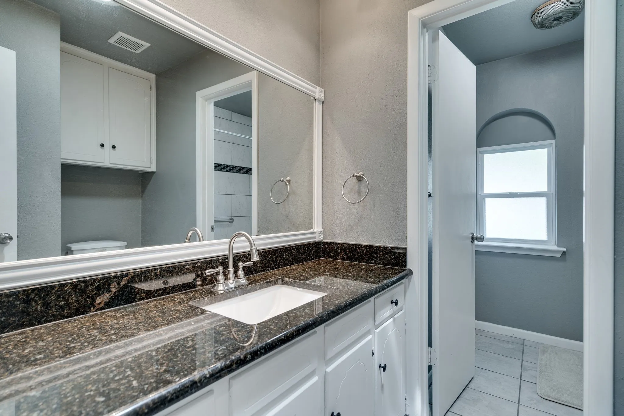 Single Family Residence For Sale in Tarrant County , 6980 Cox Lane, North Richland Hills, Texas 76182, 3 Bedroom, 2 Bathroom, 2 Garage spaces, 1,457 Sqft, built in 1972, mls#21353225, Real Estate Agent in North Richland Hills, Homes For Sale in Tarrant county, Homes For Sale in North Richland Hills, Realtor in North Richland Hills Texas, Real Estate Brokerage Independent Realty Texas, Luminita Cordes Realtor