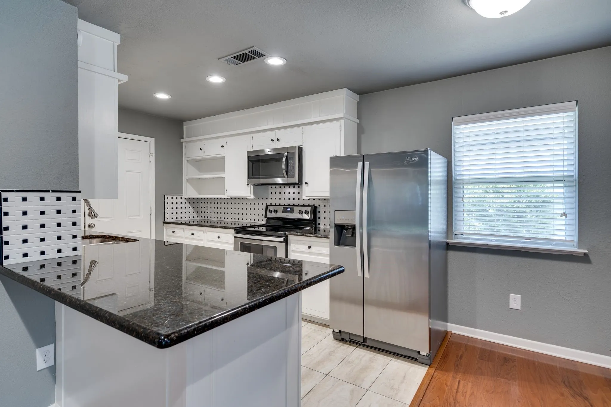 Single Family Residence For Sale in Tarrant County , 6980 Cox Lane, North Richland Hills, Texas 76182, 3 Bedroom, 2 Bathroom, 2 Garage spaces, 1,457 Sqft, built in 1972, mls#21353225, Real Estate Agent in North Richland Hills, Homes For Sale in Tarrant county, Homes For Sale in North Richland Hills, Realtor in North Richland Hills Texas, Real Estate Brokerage Independent Realty Texas, Luminita Cordes Realtor
