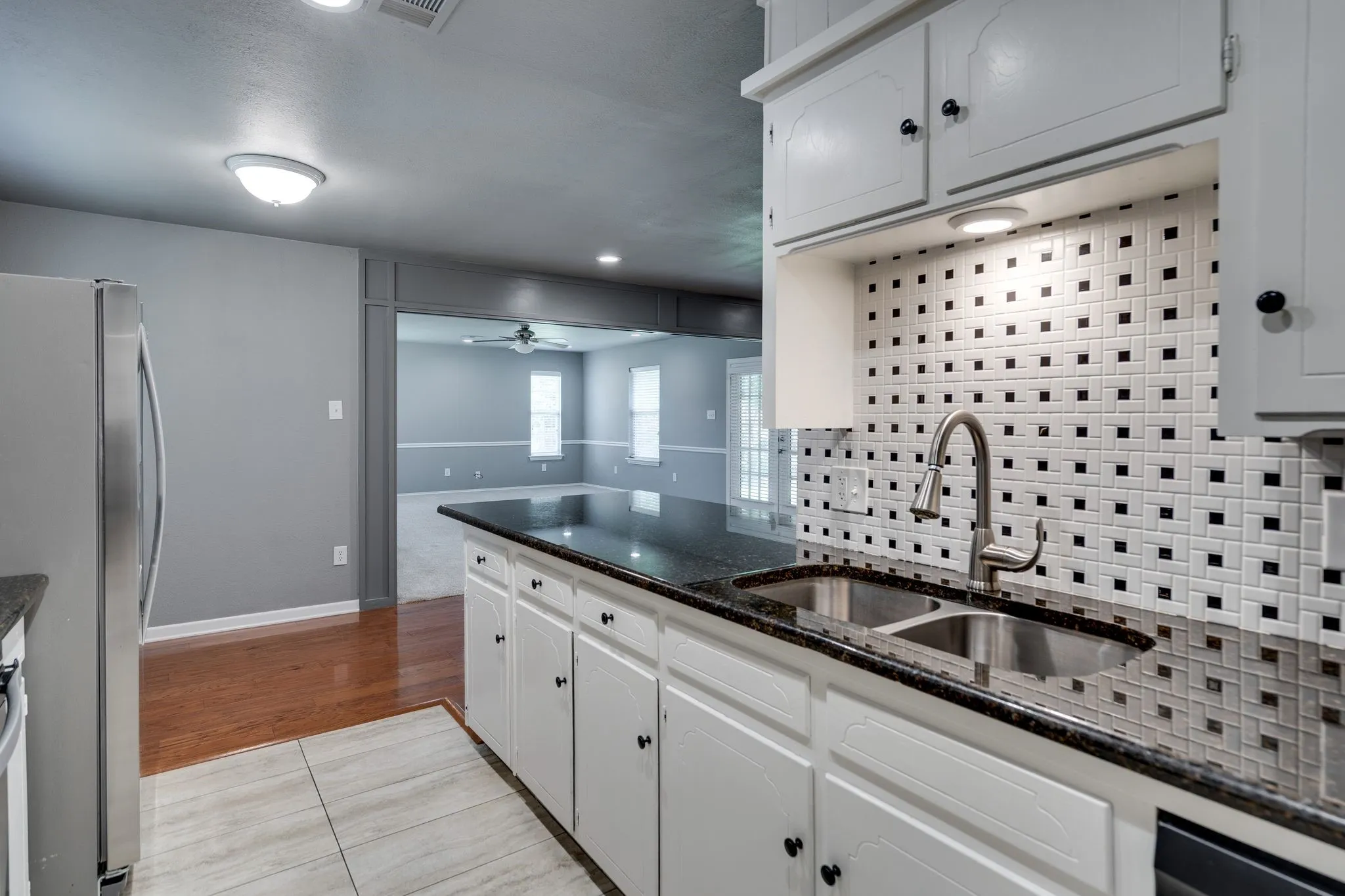 Single Family Residence For Sale in Tarrant County , 6980 Cox Lane, North Richland Hills, Texas 76182, 3 Bedroom, 2 Bathroom, 2 Garage spaces, 1,457 Sqft, built in 1972, mls#21353225, Real Estate Agent in North Richland Hills, Homes For Sale in Tarrant county, Homes For Sale in North Richland Hills, Realtor in North Richland Hills Texas, Real Estate Brokerage Independent Realty Texas, Luminita Cordes Realtor