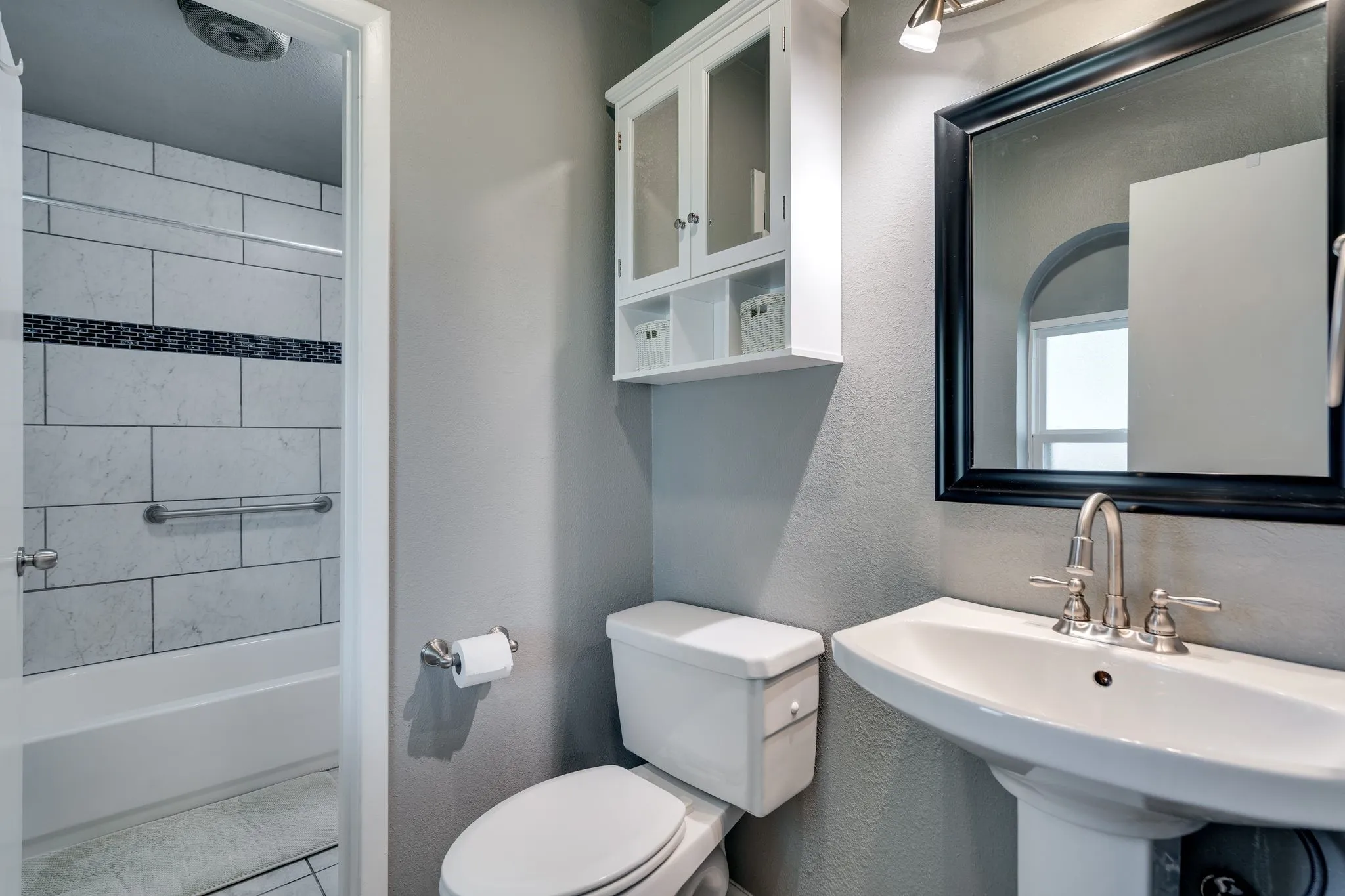 Single Family Residence For Sale in Tarrant County , 6980 Cox Lane, North Richland Hills, Texas 76182, 3 Bedroom, 2 Bathroom, 2 Garage spaces, 1,457 Sqft, built in 1972, mls#21353225, Real Estate Agent in North Richland Hills, Homes For Sale in Tarrant county, Homes For Sale in North Richland Hills, Realtor in North Richland Hills Texas, Real Estate Brokerage Independent Realty Texas, Luminita Cordes Realtor