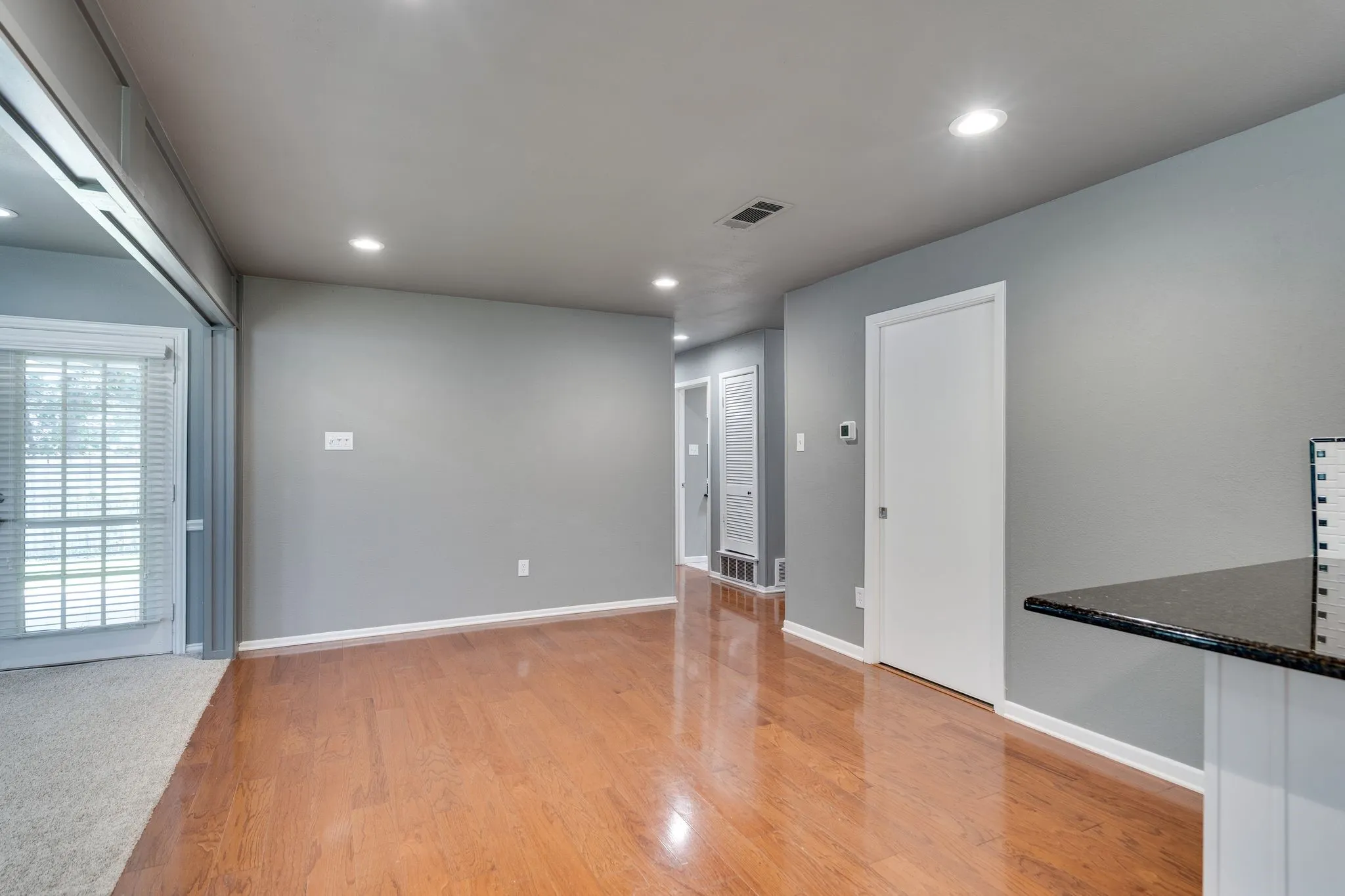 Single Family Residence For Sale in Tarrant County , 6980 Cox Lane, North Richland Hills, Texas 76182, 3 Bedroom, 2 Bathroom, 2 Garage spaces, 1,457 Sqft, built in 1972, mls#21353225, Real Estate Agent in North Richland Hills, Homes For Sale in Tarrant county, Homes For Sale in North Richland Hills, Realtor in North Richland Hills Texas, Real Estate Brokerage Independent Realty Texas, Luminita Cordes Realtor