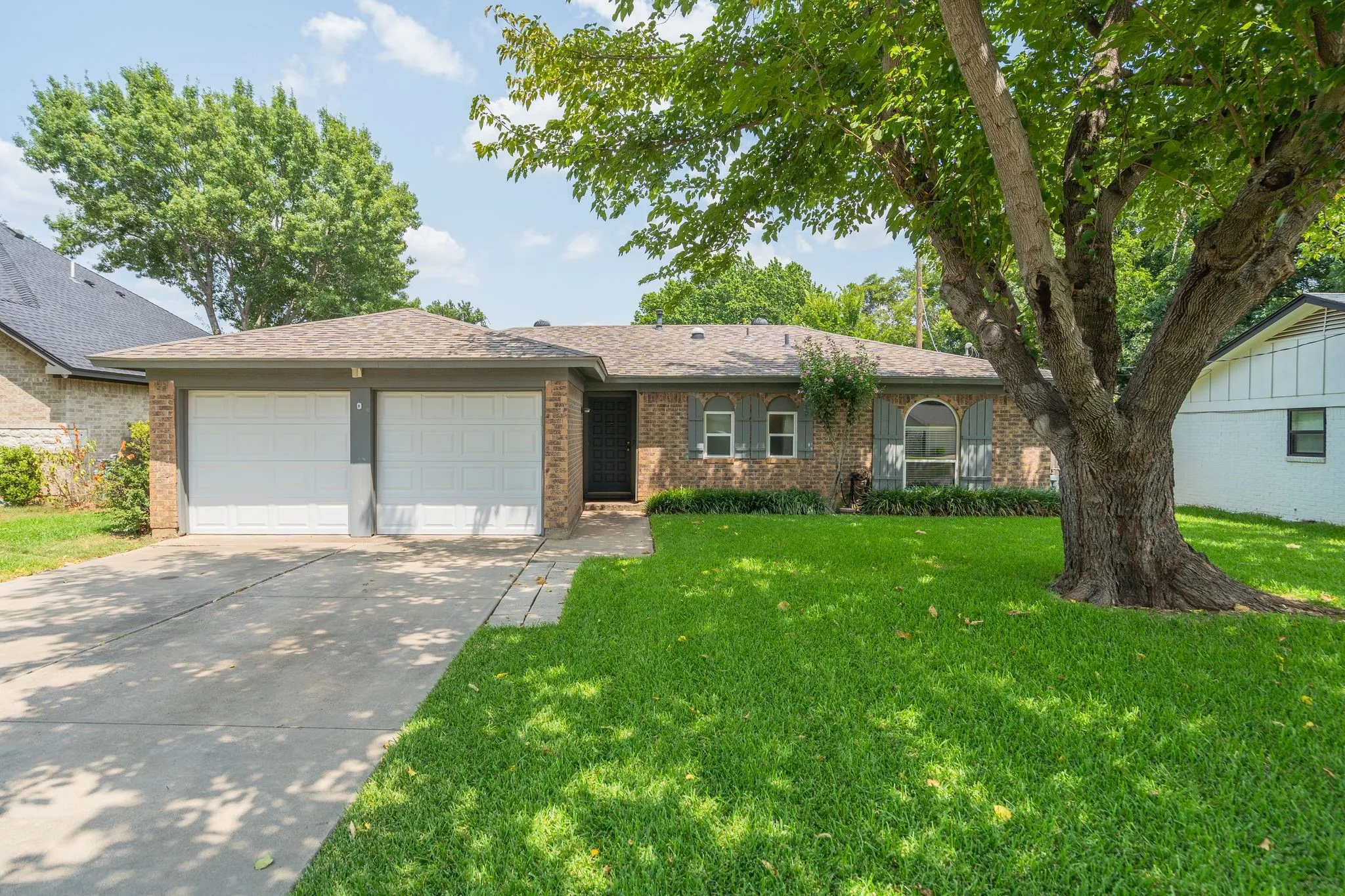 Single Family Residence For Sale in Tarrant County , 6980 Cox Lane, North Richland Hills, Texas 76182, 3 Bedroom, 2 Bathroom, 2 Garage spaces, 1,457 Sqft, built in 1972, mls#21353225, Real Estate Agent in North Richland Hills, Homes For Sale in Tarrant county, Homes For Sale in North Richland Hills, Realtor in North Richland Hills Texas, Real Estate Brokerage Independent Realty Texas, Luminita Cordes Realtor