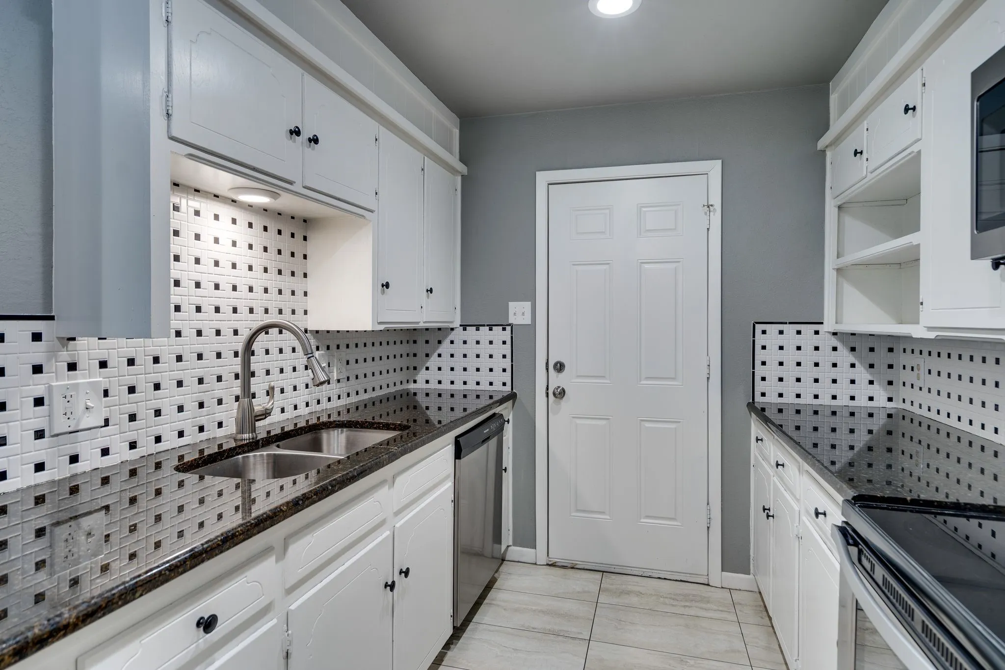 Single Family Residence For Sale in Tarrant County , 6980 Cox Lane, North Richland Hills, Texas 76182, 3 Bedroom, 2 Bathroom, 2 Garage spaces, 1,457 Sqft, built in 1972, mls#21353225, Real Estate Agent in North Richland Hills, Homes For Sale in Tarrant county, Homes For Sale in North Richland Hills, Realtor in North Richland Hills Texas, Real Estate Brokerage Independent Realty Texas, Luminita Cordes Realtor