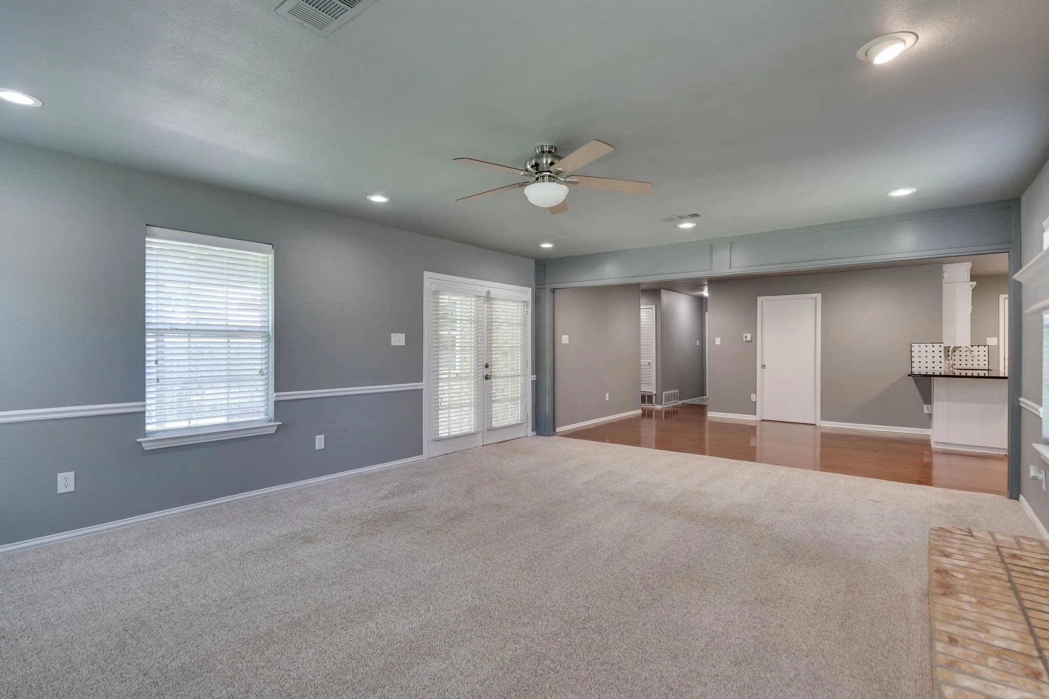 Single Family Residence For Sale in Tarrant County , 6980 Cox Lane, North Richland Hills, Texas 76182, 3 Bedroom, 2 Bathroom, 2 Garage spaces, 1,457 Sqft, built in 1972, mls#21353225, Real Estate Agent in North Richland Hills, Homes For Sale in Tarrant county, Homes For Sale in North Richland Hills, Realtor in North Richland Hills Texas, Real Estate Brokerage Independent Realty Texas, Luminita Cordes Realtor