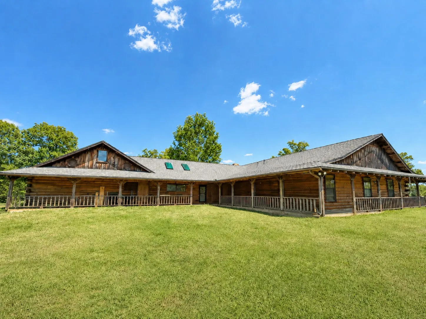 Single Family Residence For Sale in Lamar County , 6260 Farm Road 197, Arthur City, Texas 75411, 4 Bedroom, 3 Bathroom, 2 Garage spaces, 3,096 Sqft, built in 1999, mls#21351267, Real Estate Agent in Arthur City, Homes For Sale in Lamar county, Homes For Sale in Arthur City, Realtor in Arthur City Texas, Real Estate Brokerage Independent Realty Texas, Luminita Cordes Realtor