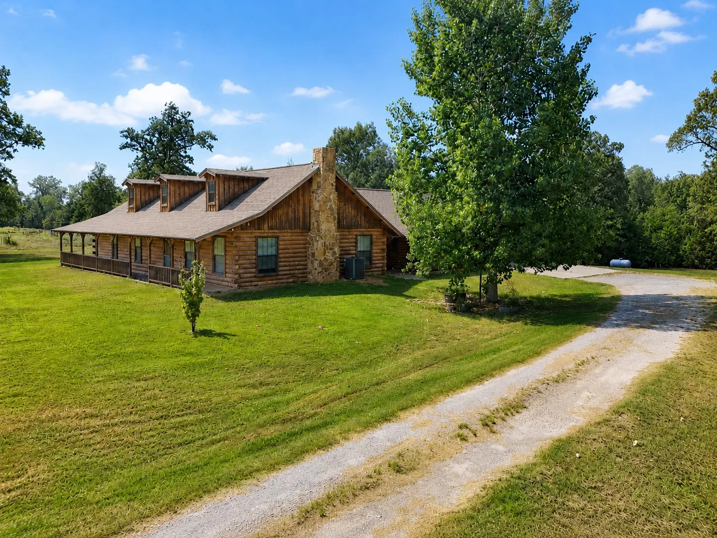 Single Family Residence For Sale in Lamar County , 6260 Farm Road 197, Arthur City, Texas 75411, 4 Bedroom, 3 Bathroom, 2 Garage spaces, 3,096 Sqft, built in 1999, mls#21351267, Real Estate Agent in Arthur City, Homes For Sale in Lamar county, Homes For Sale in Arthur City, Realtor in Arthur City Texas, Real Estate Brokerage Independent Realty Texas, Luminita Cordes Realtor