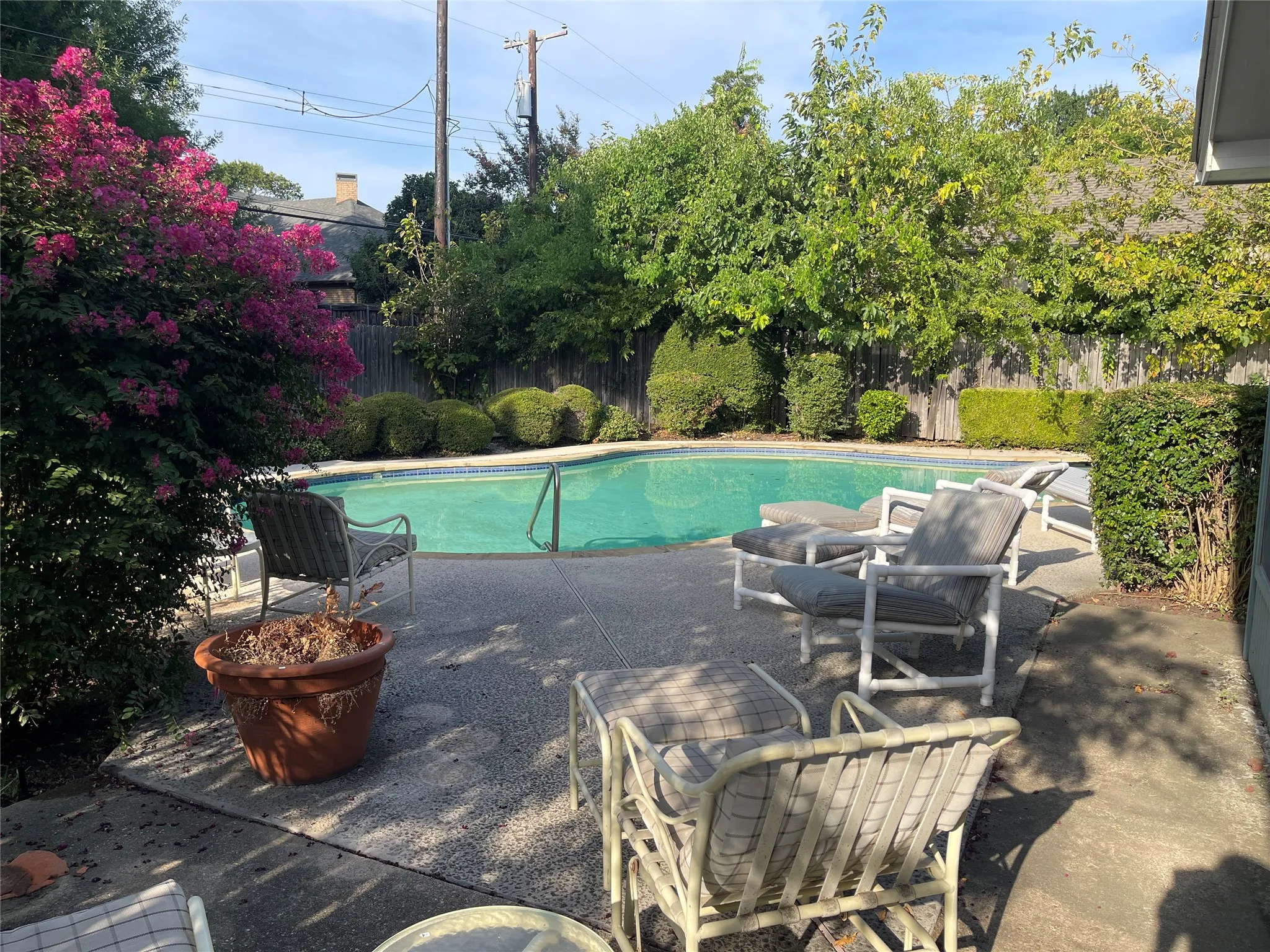 Single Family Residence For Rent in Dallas County , 5611 Meletio Lane, Dallas, Texas 75230, 4 Bedroom, 3 Bathroom, 2 Garage spaces, 2,398 Sqft, built in 1963, mls#21353255, Real Estate Agent in Dallas, Homes For Rent in Dallas county, Homes For Rent in Dallas, Realtor in Dallas Texas, Real Estate Brokerage Independent Realty Texas, Luminita Cordes Realtor
