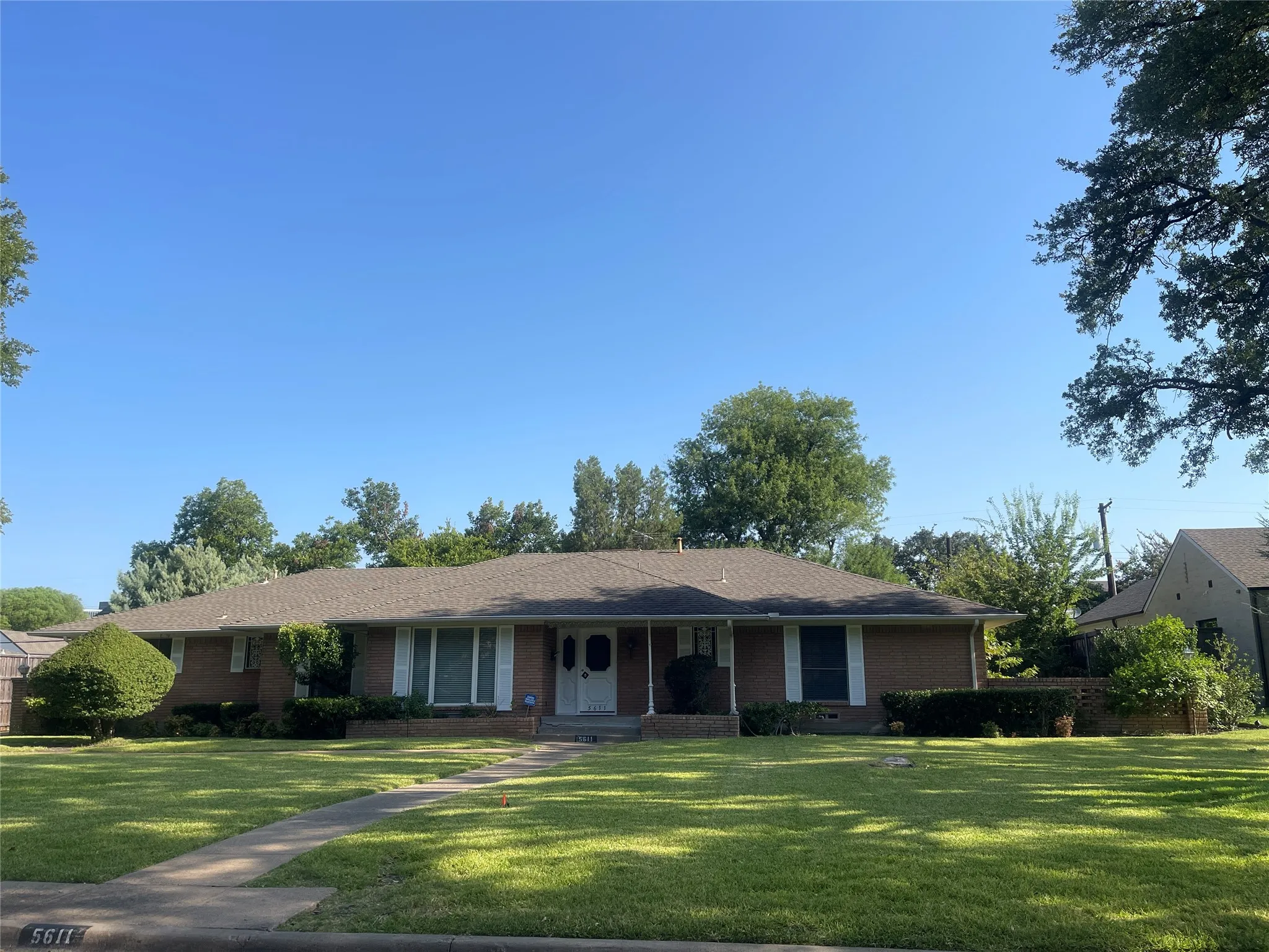 Single Family Residence For Rent in Dallas County , 5611 Meletio Lane, Dallas, Texas 75230, 4 Bedroom, 3 Bathroom, 2 Garage spaces, 2,398 Sqft, built in 1963, mls#21353255, Real Estate Agent in Dallas, Homes For Rent in Dallas county, Homes For Rent in Dallas, Realtor in Dallas Texas, Real Estate Brokerage Independent Realty Texas, Luminita Cordes Realtor