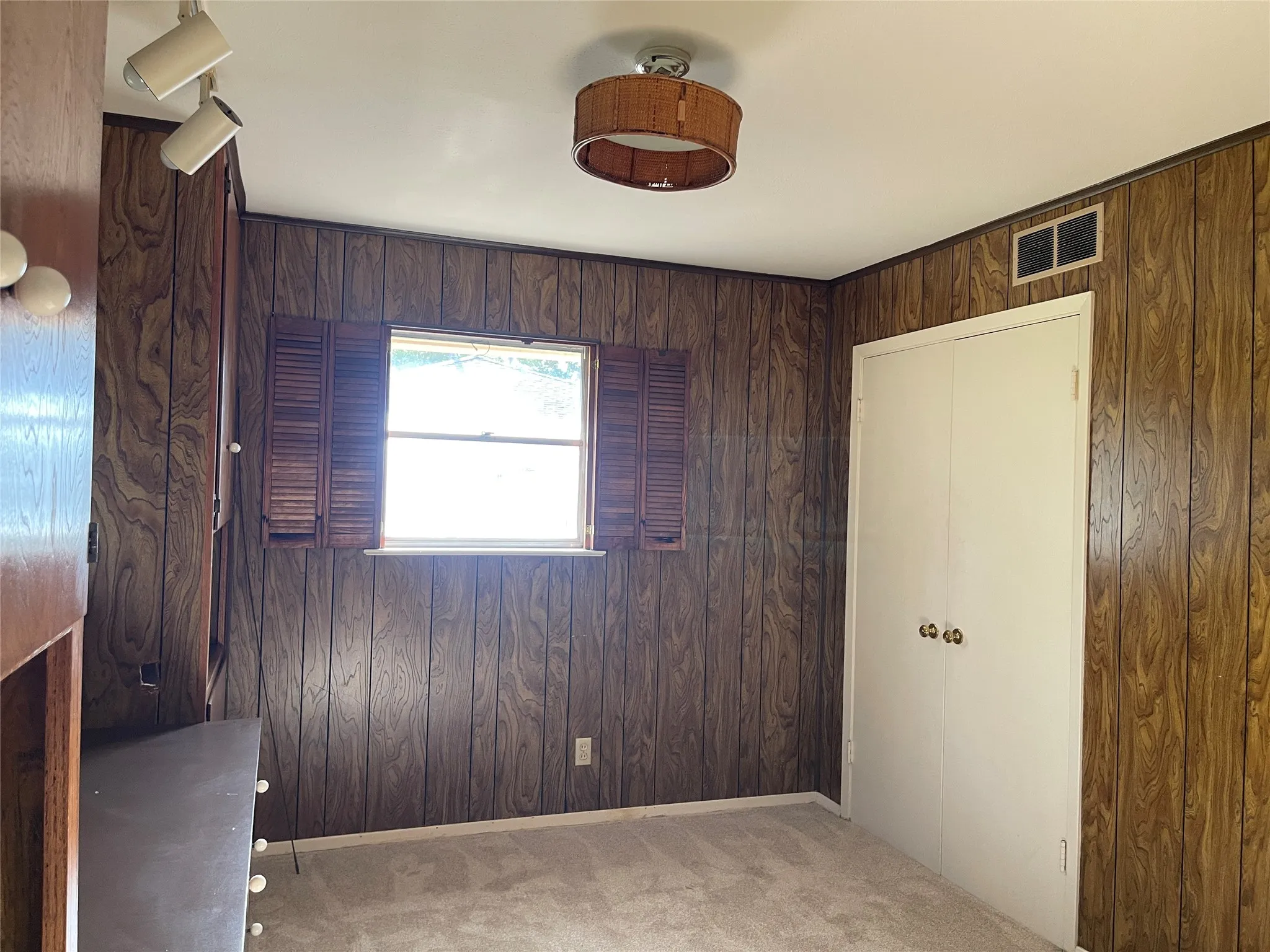 Single Family Residence For Rent in Dallas County , 5611 Meletio Lane, Dallas, Texas 75230, 4 Bedroom, 3 Bathroom, 2 Garage spaces, 2,398 Sqft, built in 1963, mls#21353255, Real Estate Agent in Dallas, Homes For Rent in Dallas county, Homes For Rent in Dallas, Realtor in Dallas Texas, Real Estate Brokerage Independent Realty Texas, Luminita Cordes Realtor