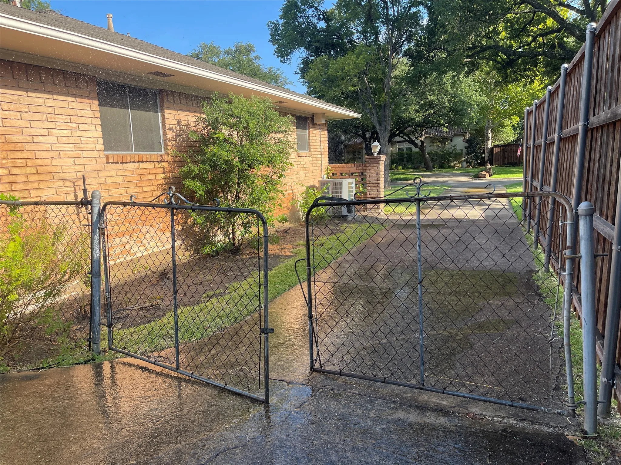 Single Family Residence For Rent in Dallas County , 5611 Meletio Lane, Dallas, Texas 75230, 4 Bedroom, 3 Bathroom, 2 Garage spaces, 2,398 Sqft, built in 1963, mls#21353255, Real Estate Agent in Dallas, Homes For Rent in Dallas county, Homes For Rent in Dallas, Realtor in Dallas Texas, Real Estate Brokerage Independent Realty Texas, Luminita Cordes Realtor