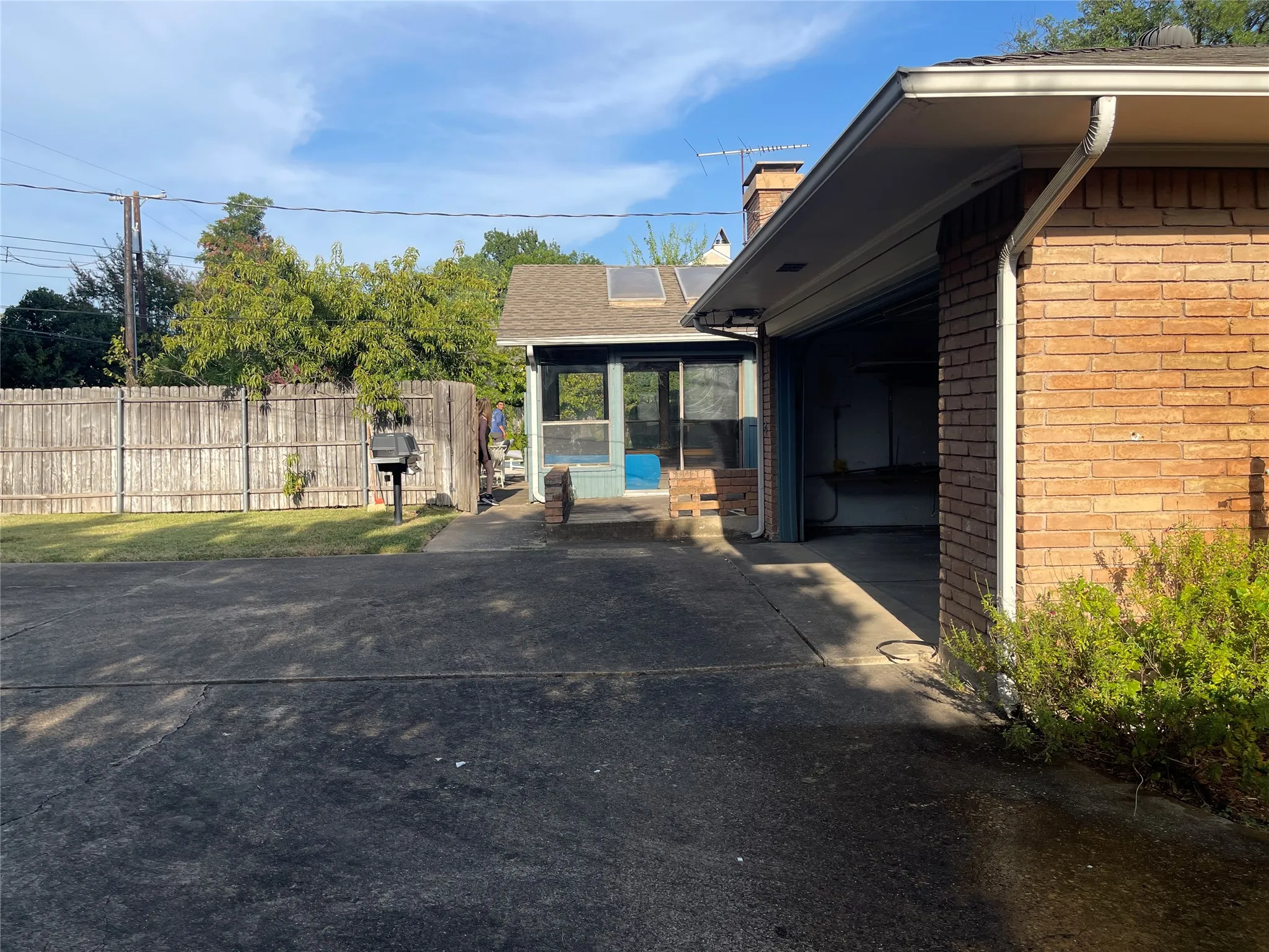 Single Family Residence For Rent in Dallas County , 5611 Meletio Lane, Dallas, Texas 75230, 4 Bedroom, 3 Bathroom, 2 Garage spaces, 2,398 Sqft, built in 1963, mls#21353255, Real Estate Agent in Dallas, Homes For Rent in Dallas county, Homes For Rent in Dallas, Realtor in Dallas Texas, Real Estate Brokerage Independent Realty Texas, Luminita Cordes Realtor