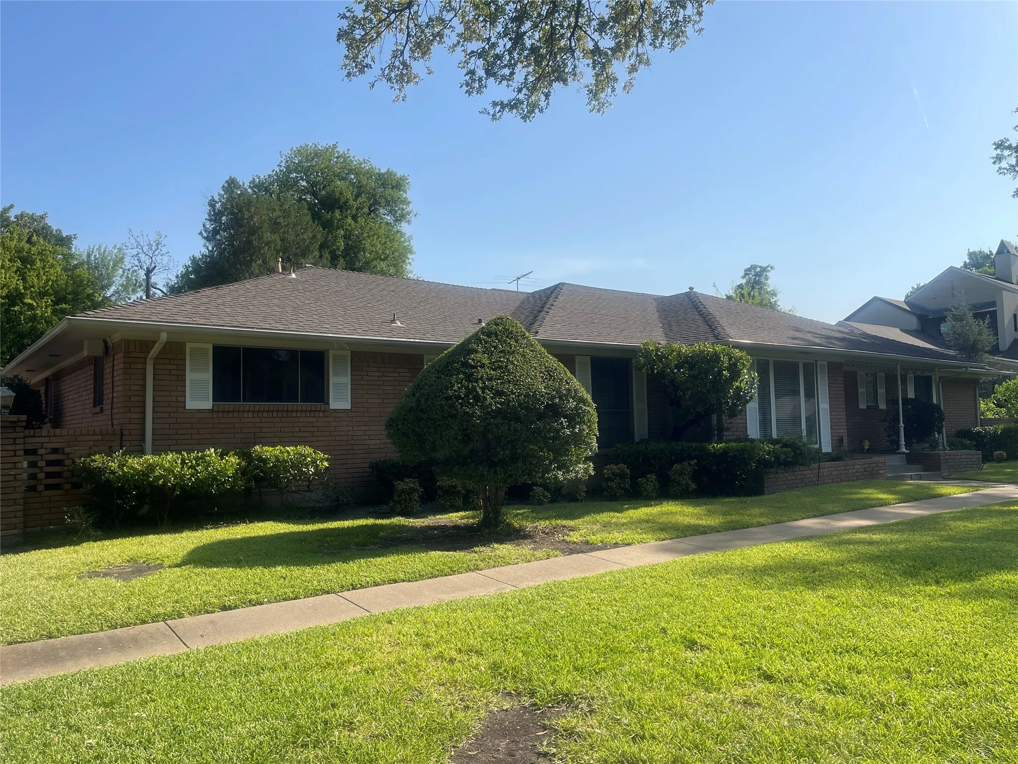 Single Family Residence For Rent in Dallas County , 5611 Meletio Lane, Dallas, Texas 75230, 4 Bedroom, 3 Bathroom, 2 Garage spaces, 2,398 Sqft, built in 1963, mls#21353255, Real Estate Agent in Dallas, Homes For Rent in Dallas county, Homes For Rent in Dallas, Realtor in Dallas Texas, Real Estate Brokerage Independent Realty Texas, Luminita Cordes Realtor