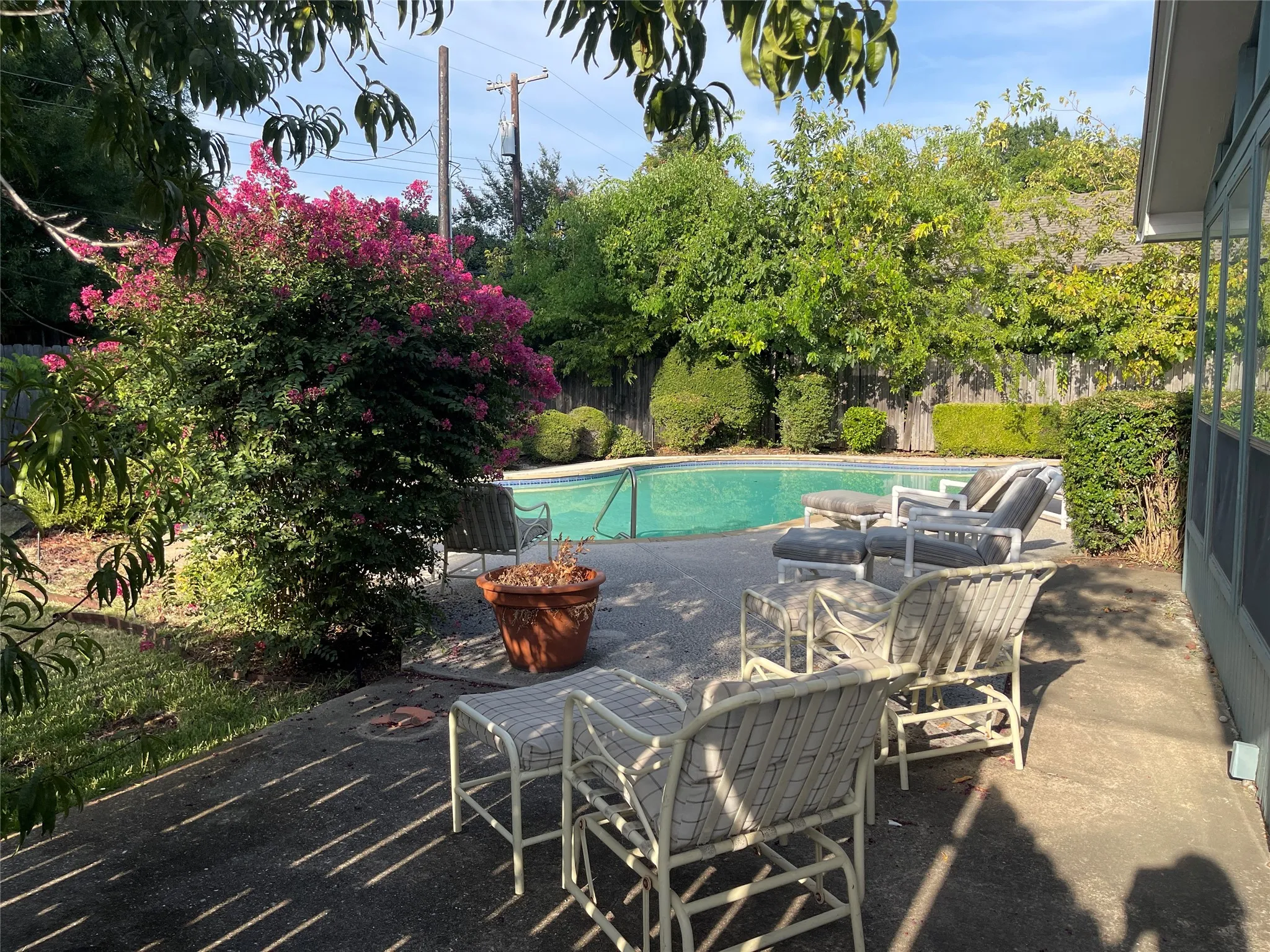 Single Family Residence For Rent in Dallas County , 5611 Meletio Lane, Dallas, Texas 75230, 4 Bedroom, 3 Bathroom, 2 Garage spaces, 2,398 Sqft, built in 1963, mls#21353255, Real Estate Agent in Dallas, Homes For Rent in Dallas county, Homes For Rent in Dallas, Realtor in Dallas Texas, Real Estate Brokerage Independent Realty Texas, Luminita Cordes Realtor