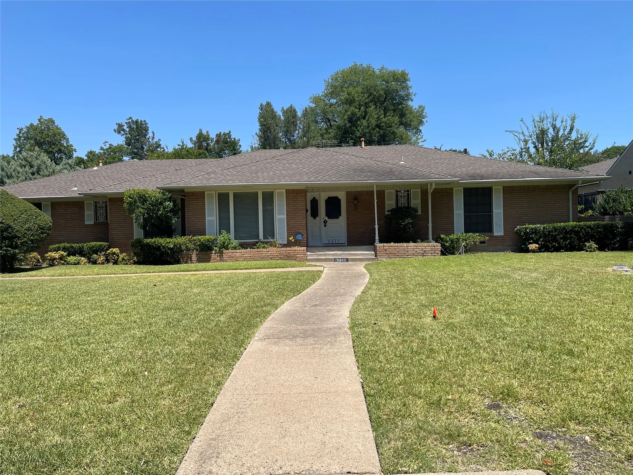 Single Family Residence For Rent in Dallas County , 5611 Meletio Lane, Dallas, Texas 75230, 4 Bedroom, 3 Bathroom, 2 Garage spaces, 2,398 Sqft, built in 1963, mls#21353255, Real Estate Agent in Dallas, Homes For Rent in Dallas county, Homes For Rent in Dallas, Realtor in Dallas Texas, Real Estate Brokerage Independent Realty Texas, Luminita Cordes Realtor