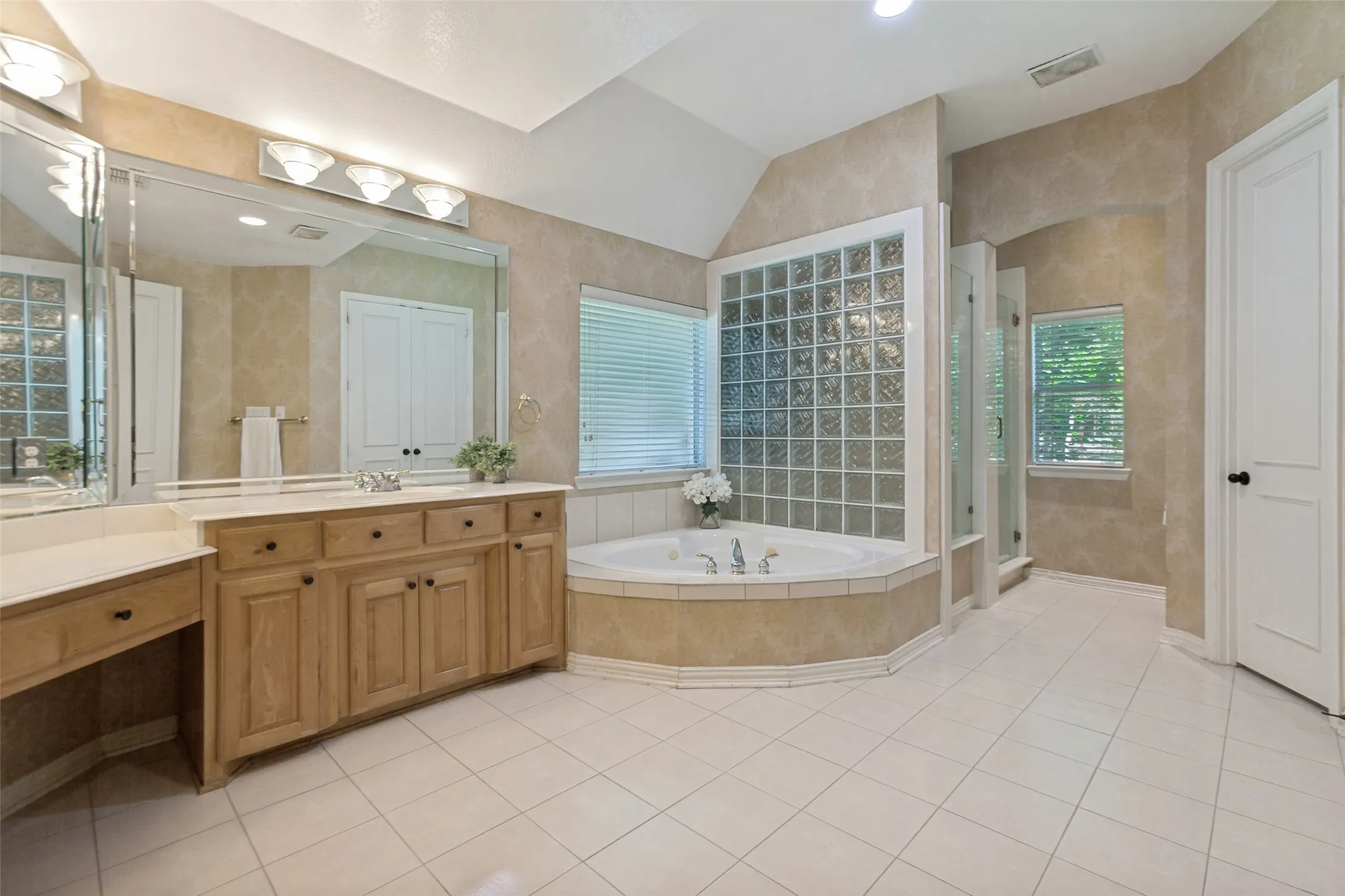 Single Family Residence For Sale in Collin County , 4306 Willow Ridge Drive, Parker, Texas 75002, 4 Bedroom, 5 Bathroom, 3 Garage spaces, 5,403 Sqft, built in 1999, mls#21353256, Real Estate Agent in Parker, Homes For Sale in Collin county, Homes For Sale in Parker, Realtor in Parker Texas, Real Estate Brokerage Independent Realty Texas, Luminita Cordes Realtor