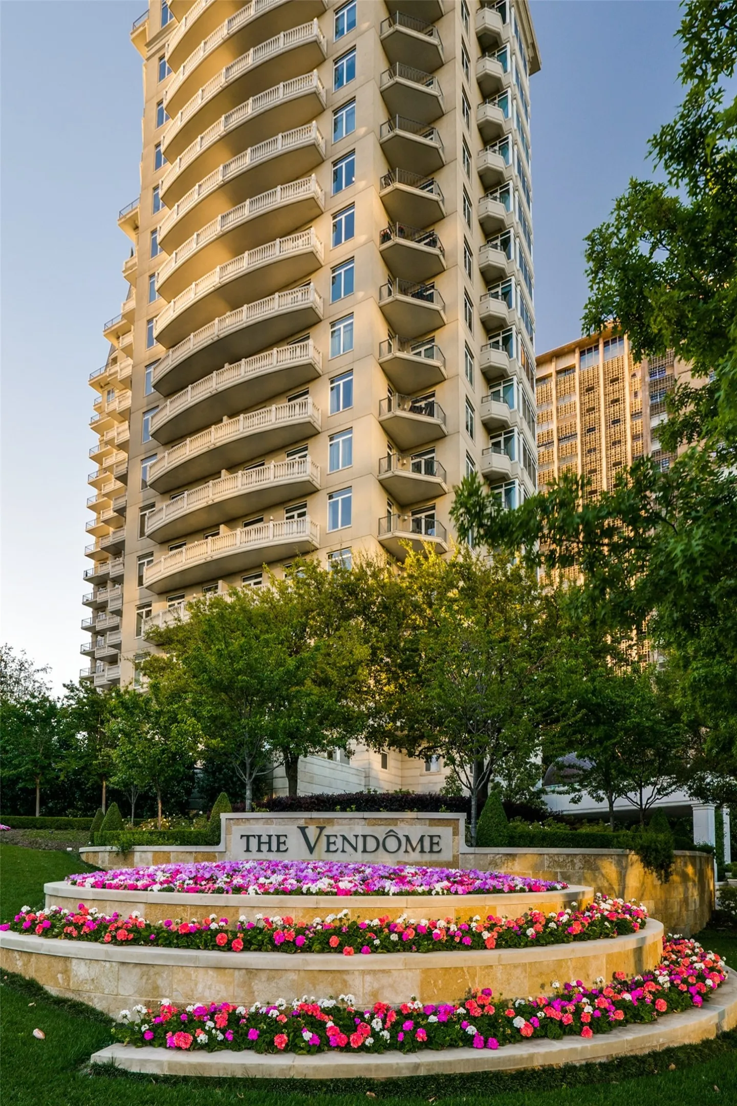 Condominium For Sale in Dallas County , 3505 Turtle Creek Boulevard 10C, Dallas, Texas 75219, 3 Bedroom, 4 Bathroom, 3 Garage spaces, 3,616 Sqft, built in 2000, mls#21351040, Real Estate Agent in Dallas, Homes For Sale in Dallas county, Homes For Sale in Dallas, Realtor in Dallas Texas, Real Estate Brokerage Independent Realty Texas, Luminita Cordes Realtor