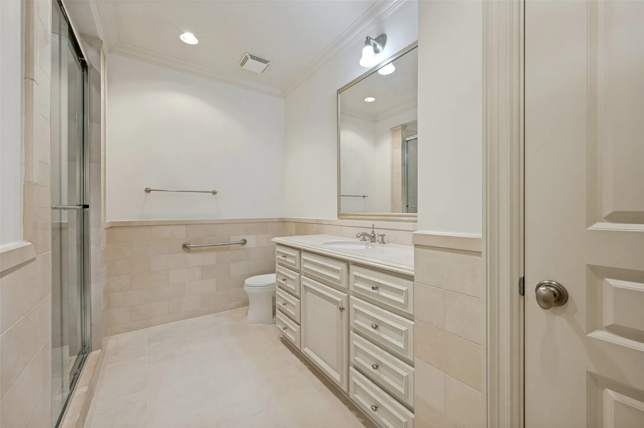 Ensuite bath in third bedroom