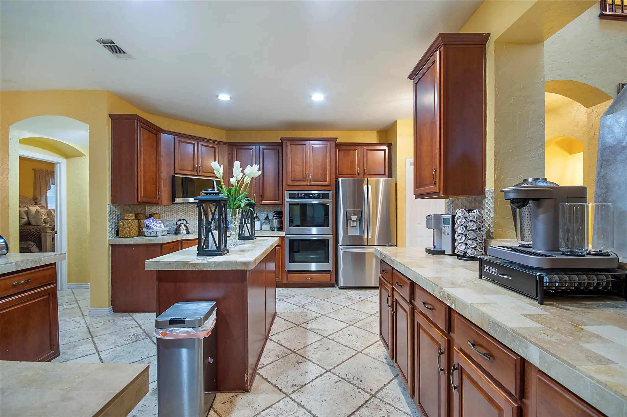 Single Family Residence For Sale in Dallas County , 663 E Sandra Lane, Grand Prairie, Texas 75052, 4 Bedroom, 4 Bathroom, 2 Garage spaces, 3,986 Sqft, built in 2003, mls#21352853, Real Estate Agent in Grand Prairie, Homes For Sale in Dallas county, Homes For Sale in Grand Prairie, Realtor in Grand Prairie Texas, Real Estate Brokerage Independent Realty Texas, Luminita Cordes Realtor