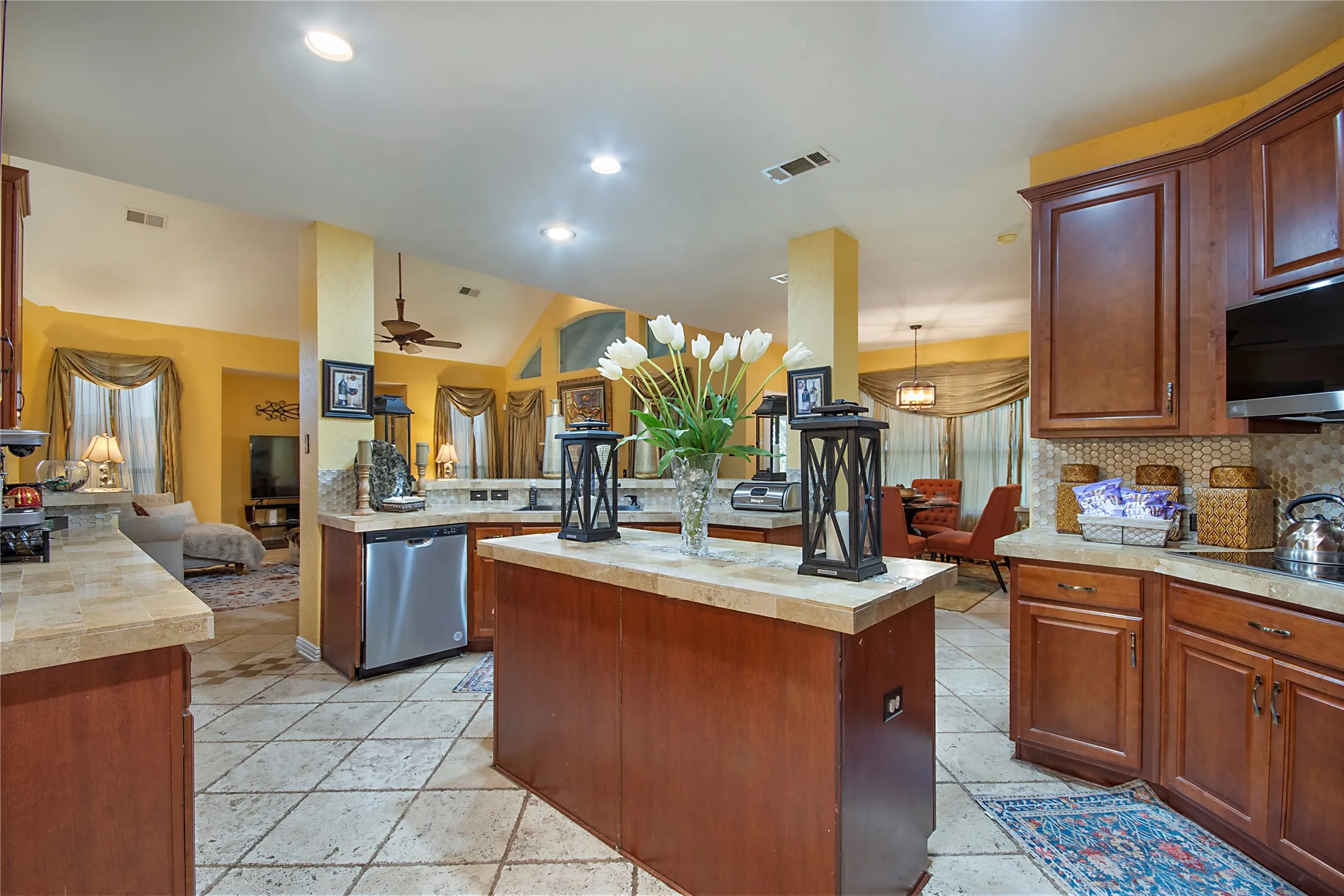 Single Family Residence For Sale in Dallas County , 663 E Sandra Lane, Grand Prairie, Texas 75052, 4 Bedroom, 4 Bathroom, 2 Garage spaces, 3,986 Sqft, built in 2003, mls#21352853, Real Estate Agent in Grand Prairie, Homes For Sale in Dallas county, Homes For Sale in Grand Prairie, Realtor in Grand Prairie Texas, Real Estate Brokerage Independent Realty Texas, Luminita Cordes Realtor
