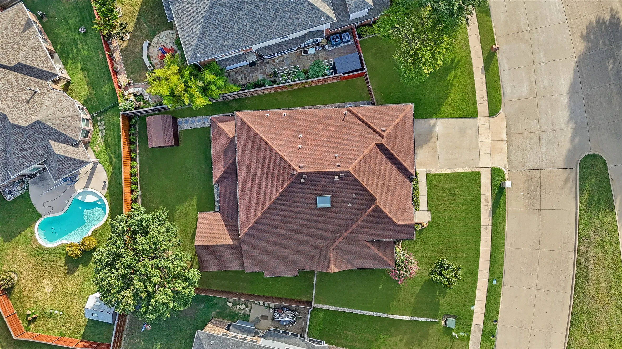 Single Family Residence For Sale in Dallas County , 663 E Sandra Lane, Grand Prairie, Texas 75052, 4 Bedroom, 4 Bathroom, 2 Garage spaces, 3,986 Sqft, built in 2003, mls#21352853, Real Estate Agent in Grand Prairie, Homes For Sale in Dallas county, Homes For Sale in Grand Prairie, Realtor in Grand Prairie Texas, Real Estate Brokerage Independent Realty Texas, Luminita Cordes Realtor