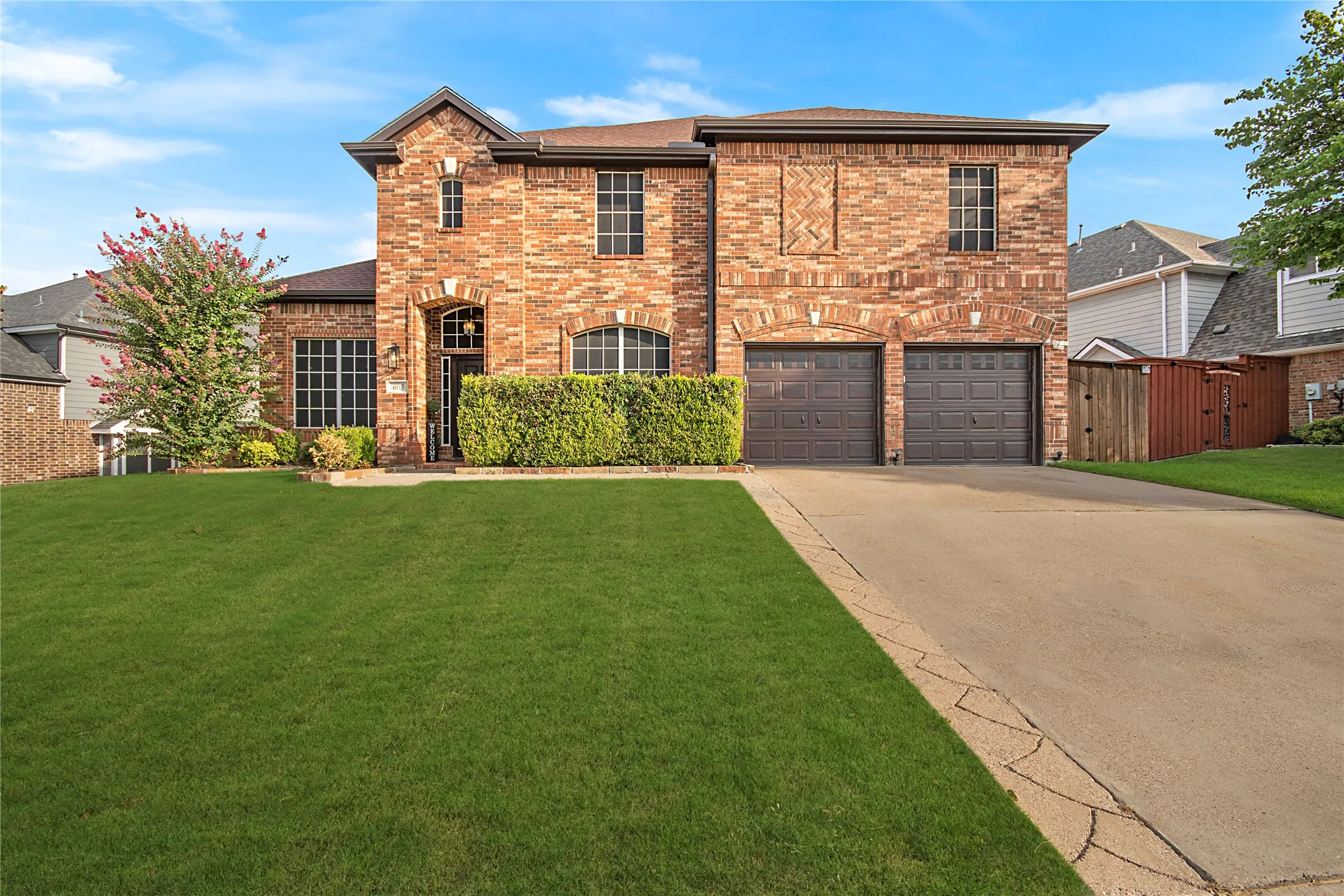Single Family Residence For Sale in Dallas County , 663 E Sandra Lane, Grand Prairie, Texas 75052, 4 Bedroom, 4 Bathroom, 2 Garage spaces, 3,986 Sqft, built in 2003, mls#21352853, Real Estate Agent in Grand Prairie, Homes For Sale in Dallas county, Homes For Sale in Grand Prairie, Realtor in Grand Prairie Texas, Real Estate Brokerage Independent Realty Texas, Luminita Cordes Realtor