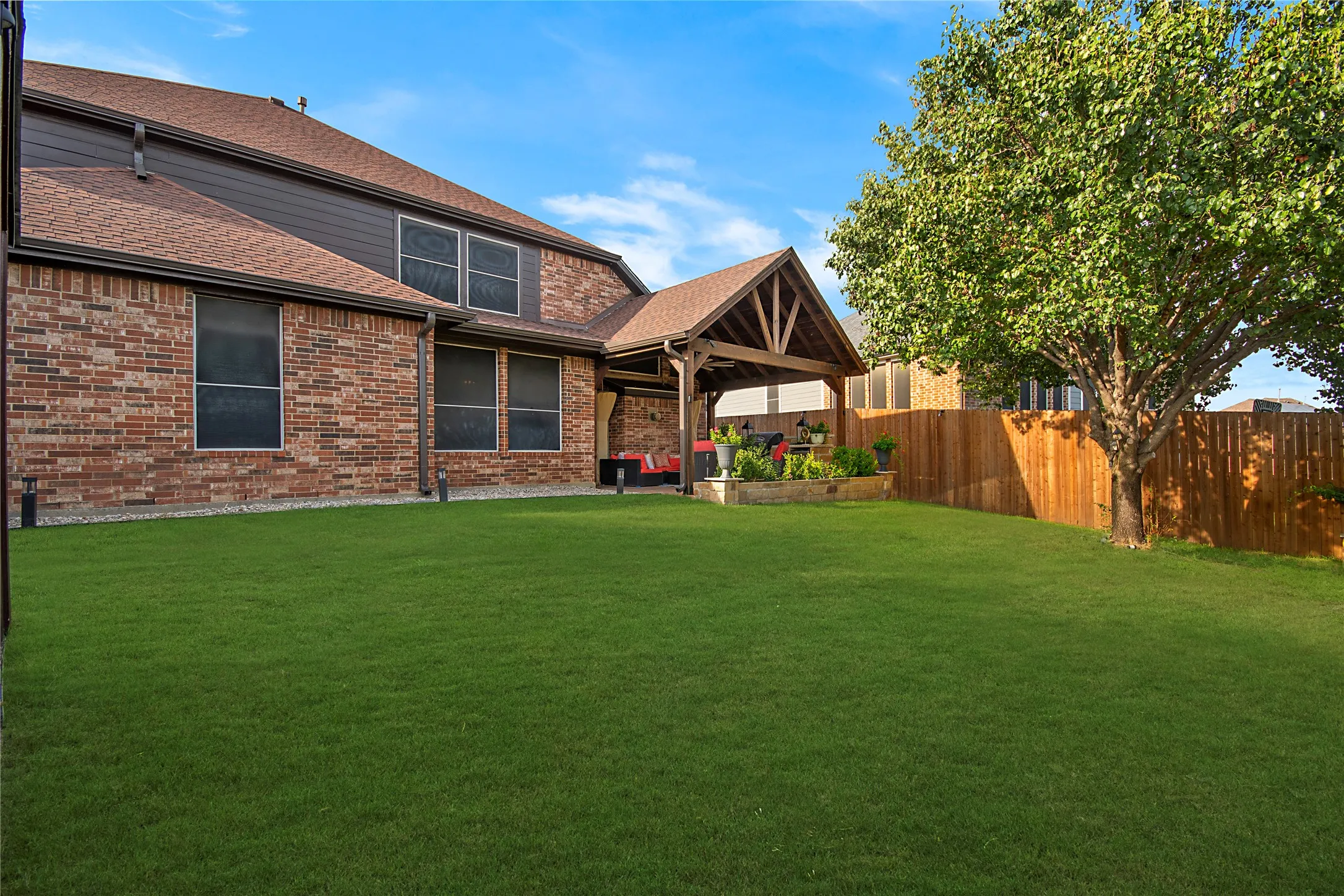 Single Family Residence For Sale in Dallas County , 663 E Sandra Lane, Grand Prairie, Texas 75052, 4 Bedroom, 4 Bathroom, 2 Garage spaces, 3,986 Sqft, built in 2003, mls#21352853, Real Estate Agent in Grand Prairie, Homes For Sale in Dallas county, Homes For Sale in Grand Prairie, Realtor in Grand Prairie Texas, Real Estate Brokerage Independent Realty Texas, Luminita Cordes Realtor