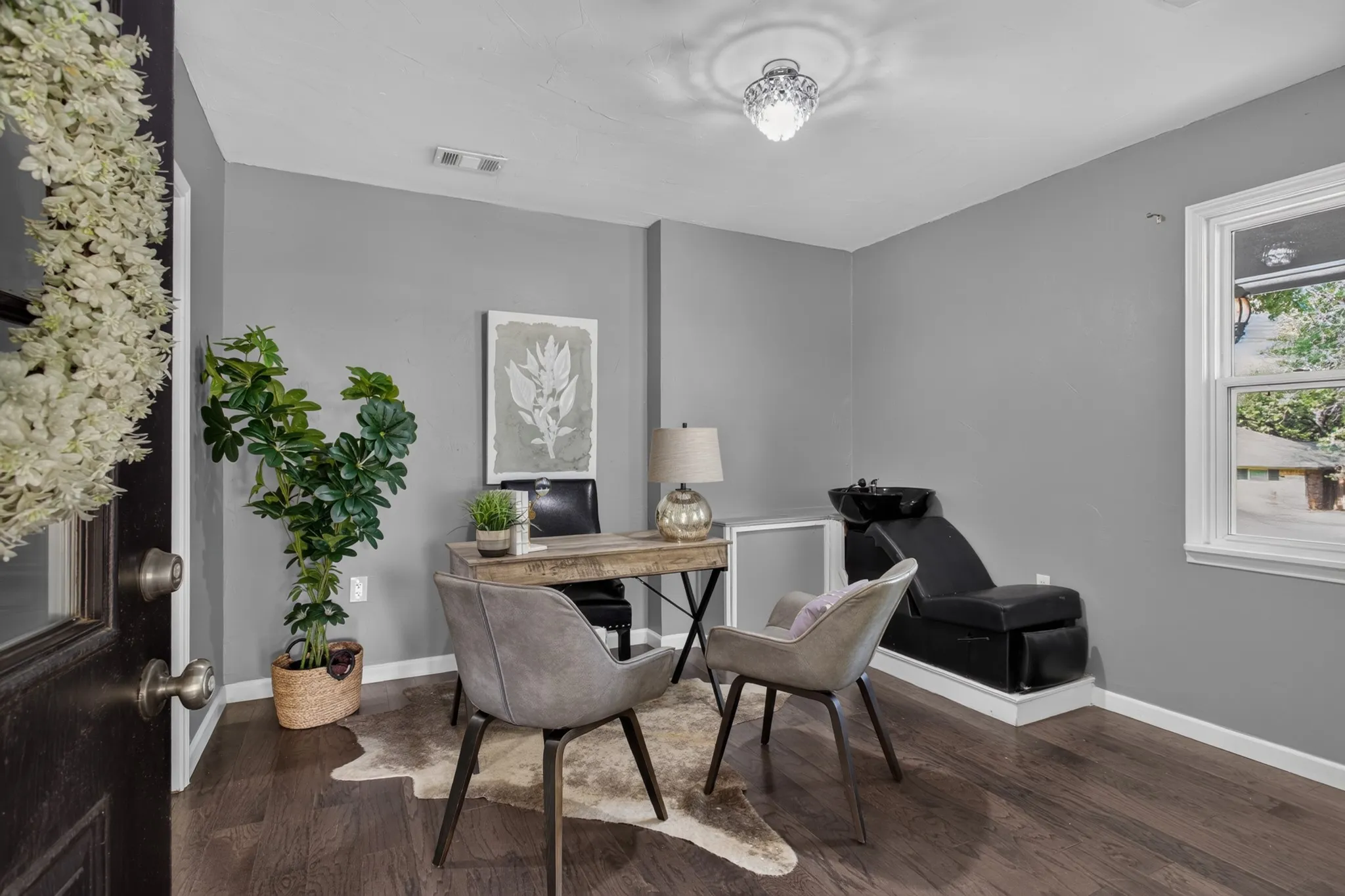 With its own private entrance, bed 4 offers endless possibilities- ideal for guests, extended family, a home creative studio or hobby space. Nearby a half bath serves this space.