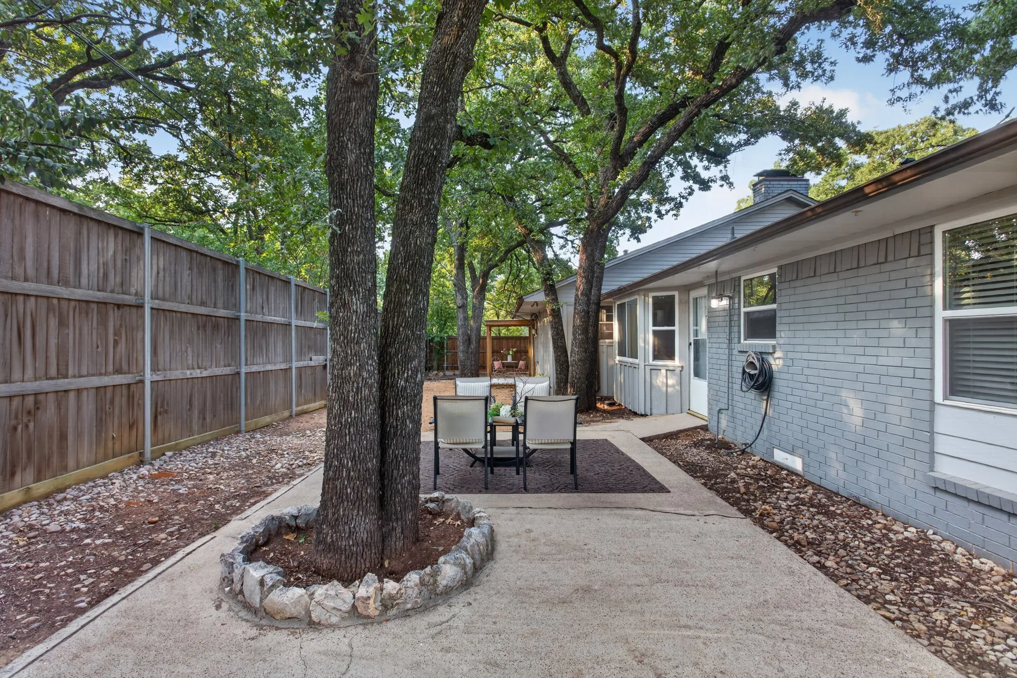 Single Family Residence For Sale in Denton County , 149 Redwood Drive, Highland Village, Texas 75077, 4 Bedroom, 4 Bathroom, 2 Garage spaces, 2,686 Sqft, built in 1965, mls#21352078, Real Estate Agent in Highland Village, Homes For Sale in Denton county, Homes For Sale in Highland Village, Realtor in Highland Village Texas, Real Estate Brokerage Independent Realty Texas, Luminita Cordes Realtor