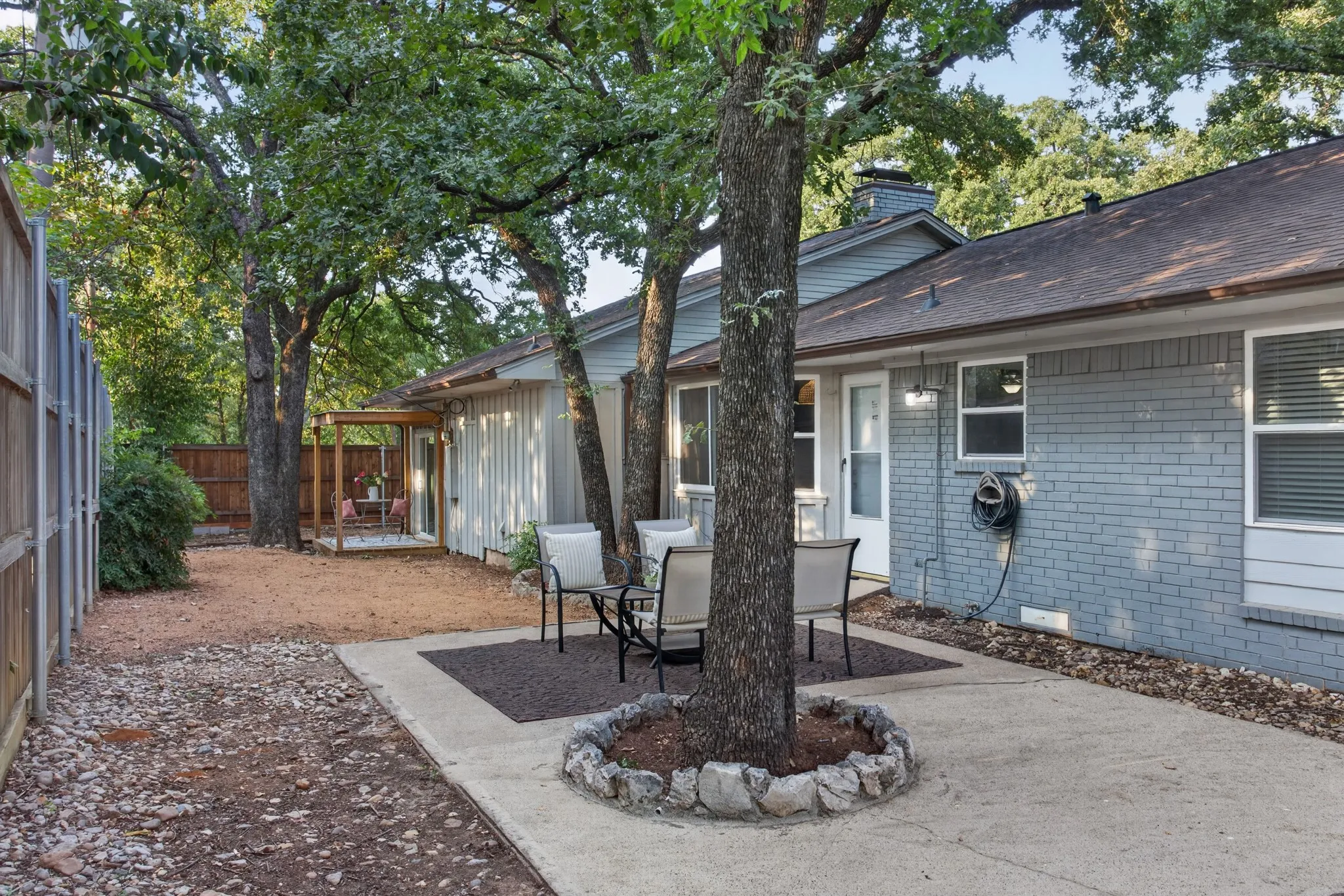Single Family Residence For Sale in Denton County , 149 Redwood Drive, Highland Village, Texas 75077, 4 Bedroom, 4 Bathroom, 2 Garage spaces, 2,686 Sqft, built in 1965, mls#21352078, Real Estate Agent in Highland Village, Homes For Sale in Denton county, Homes For Sale in Highland Village, Realtor in Highland Village Texas, Real Estate Brokerage Independent Realty Texas, Luminita Cordes Realtor