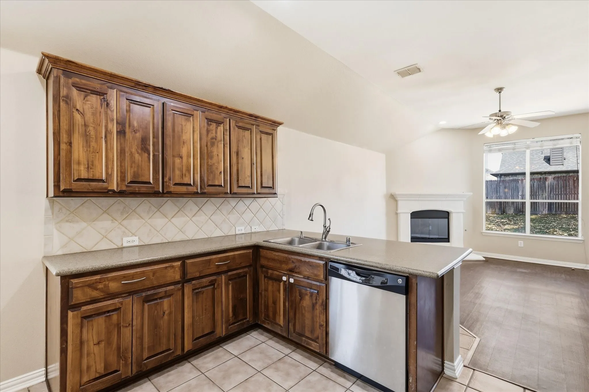 Single Family Residence For Sale in Denton County , 2725 Waterdance Drive, Little Elm, Texas 75068, 3 Bedrooms, 2 Bathrooms, 2 Garage spaces, 1,856 Sqft, built in 2006, Price $346,500, mls#21353253, Real Estate Agent in Little Elm, Homes For Sale in Denton county, Homes For Sale in Little Elm, Realtor in Little Elm Texas, Real Estate Brokerage Independent Realty Texas, Luminita Cordes Realtor
