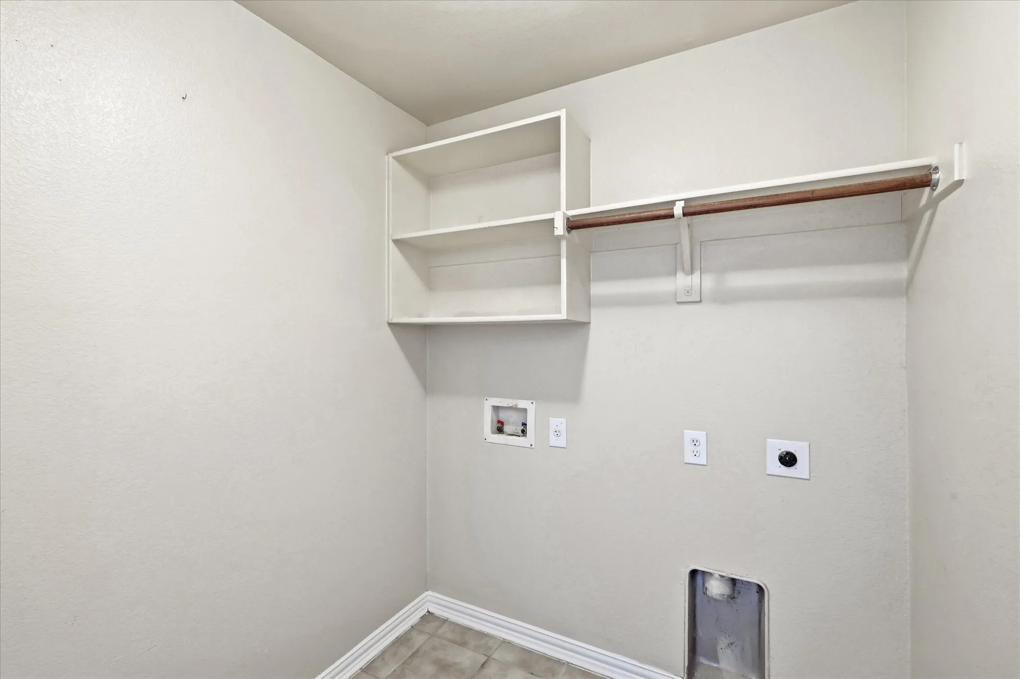 Single Family Residence For Sale in Denton County , 2725 Waterdance Drive, Little Elm, Texas 75068, 3 Bedrooms, 2 Bathrooms, 2 Garage spaces, 1,856 Sqft, built in 2006, Price $346,500, mls#21353253, Real Estate Agent in Little Elm, Homes For Sale in Denton county, Homes For Sale in Little Elm, Realtor in Little Elm Texas, Real Estate Brokerage Independent Realty Texas, Luminita Cordes Realtor
