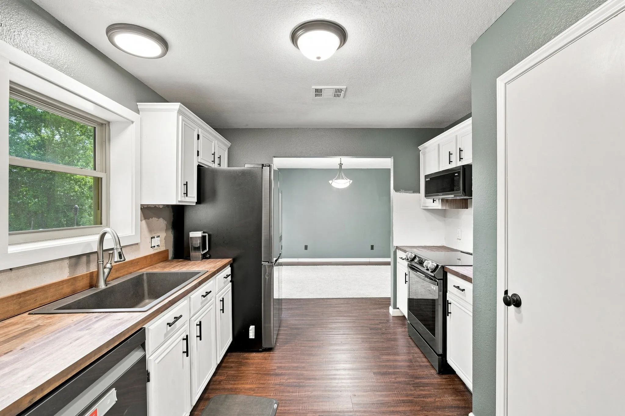 Single Family Residence For Sale in Hill County , 27172 Whispering Meadow Drive, Whitney, Texas 76692, 5 Bedroom, 4 Bathroom, 2 Garage spaces, 2,792 Sqft, built in 1996, mls#21350329, Real Estate Agent in Whitney, Homes For Sale in Hill county, Homes For Sale in Whitney, Realtor in Whitney Texas, Real Estate Brokerage Independent Realty Texas, Luminita Cordes Realtor
