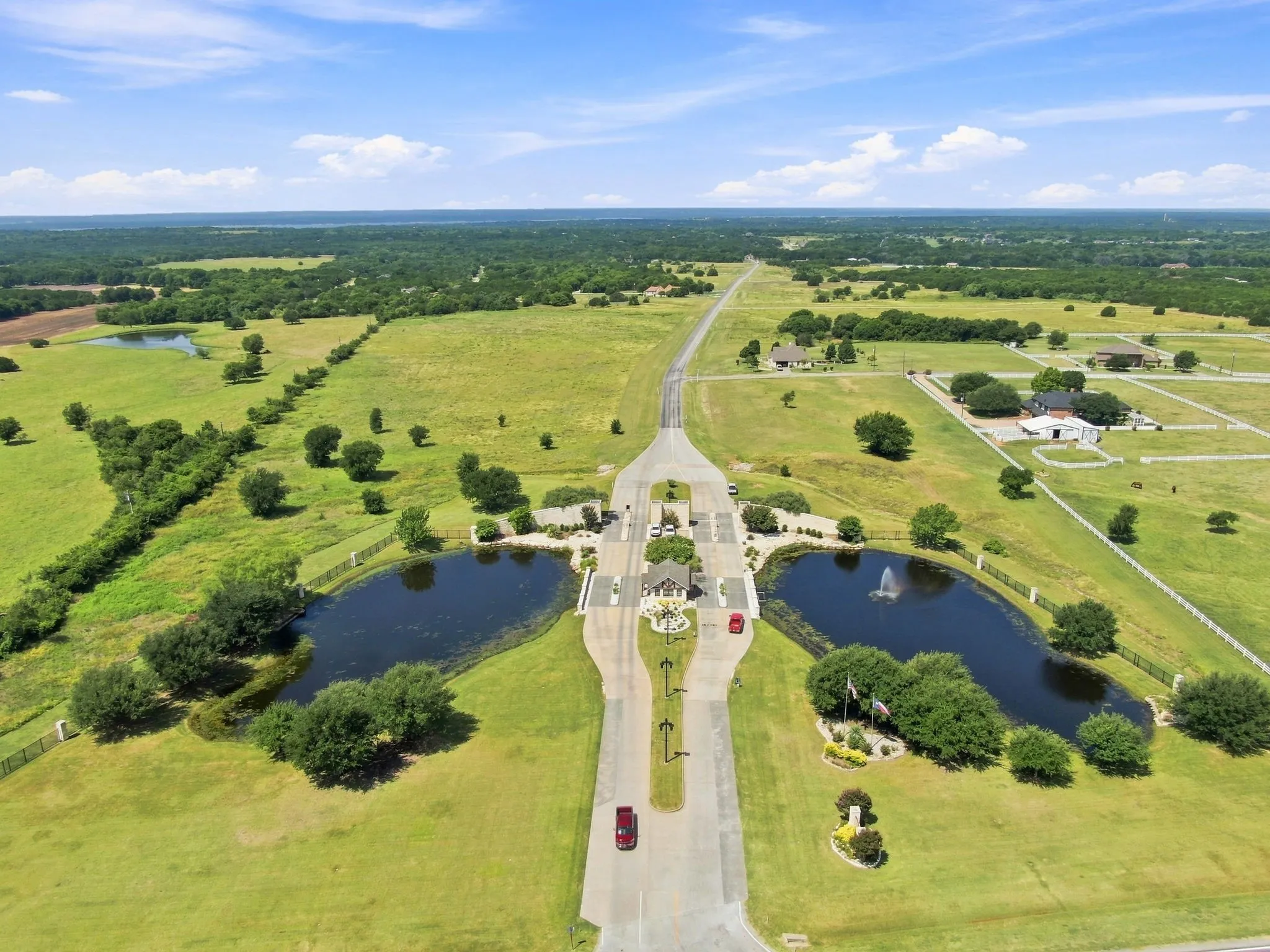 Single Family Residence For Sale in Hill County , 27172 Whispering Meadow Drive, Whitney, Texas 76692, 5 Bedroom, 4 Bathroom, 2 Garage spaces, 2,792 Sqft, built in 1996, mls#21350329, Real Estate Agent in Whitney, Homes For Sale in Hill county, Homes For Sale in Whitney, Realtor in Whitney Texas, Real Estate Brokerage Independent Realty Texas, Luminita Cordes Realtor