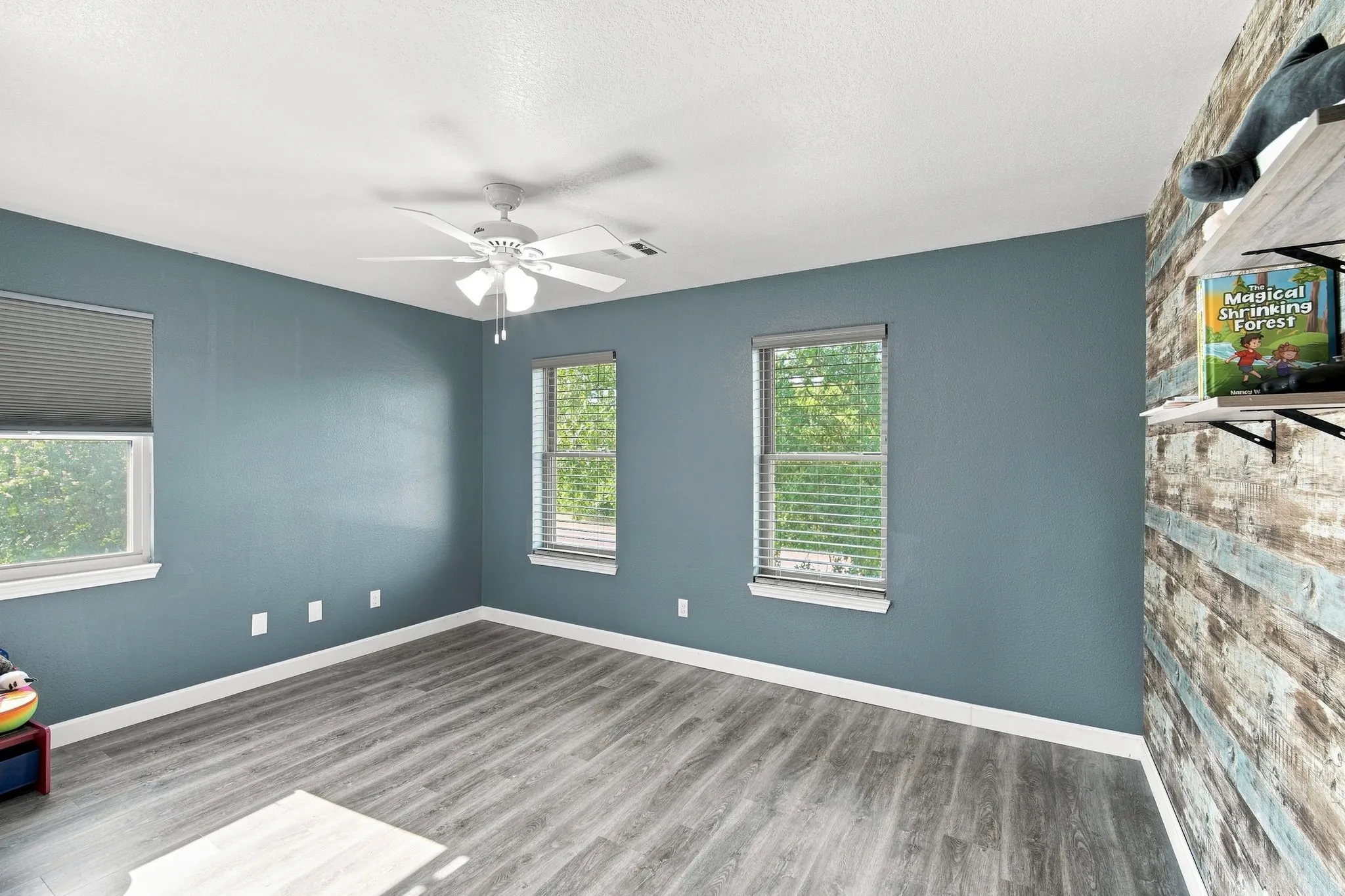 Single Family Residence For Sale in Hill County , 27172 Whispering Meadow Drive, Whitney, Texas 76692, 5 Bedroom, 4 Bathroom, 2 Garage spaces, 2,792 Sqft, built in 1996, mls#21350329, Real Estate Agent in Whitney, Homes For Sale in Hill county, Homes For Sale in Whitney, Realtor in Whitney Texas, Real Estate Brokerage Independent Realty Texas, Luminita Cordes Realtor