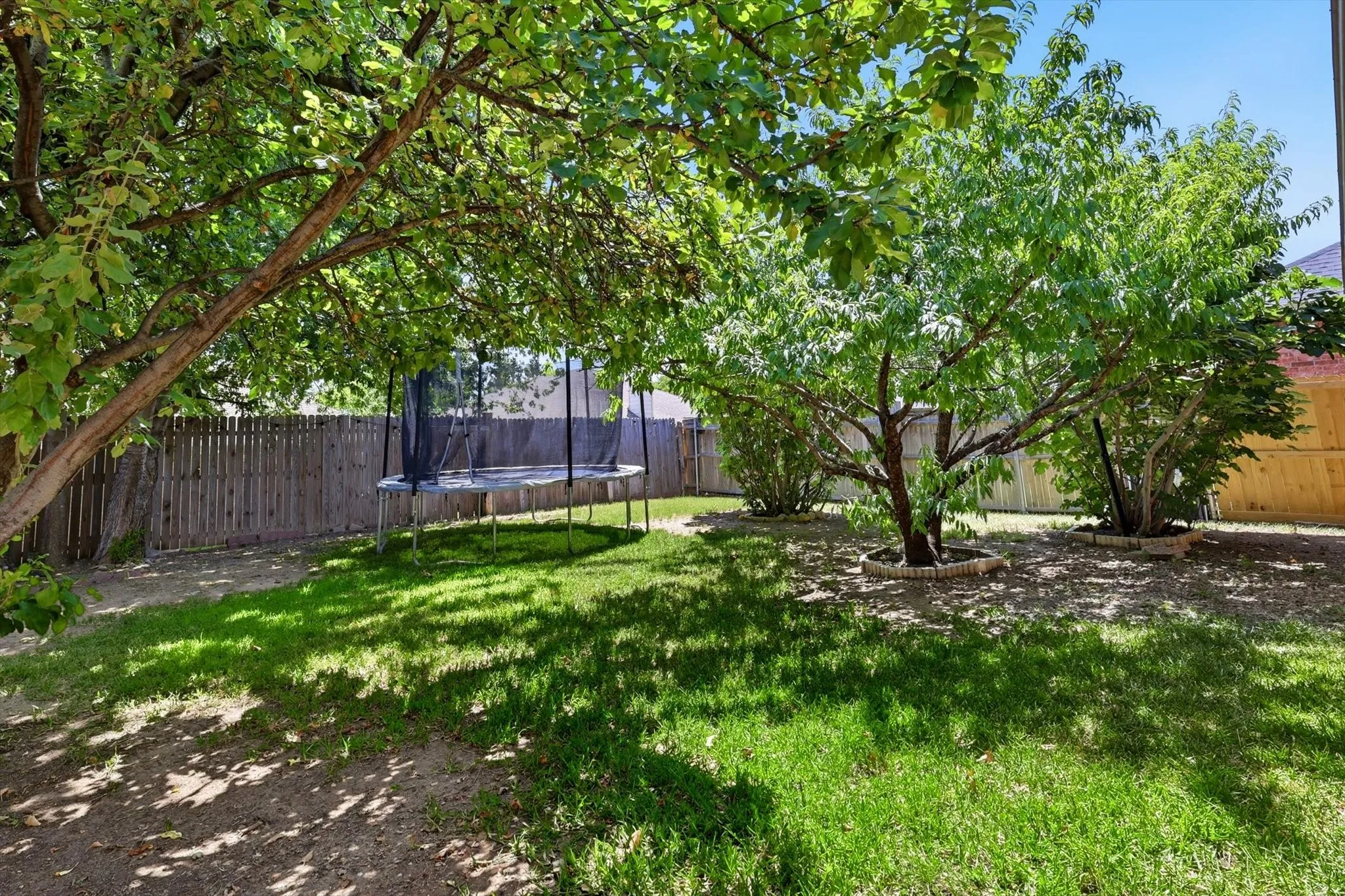 Single Family Residence For Rent in Denton County , 2340 Evening Song Drive, Little Elm, Texas 75068, 3 Bedrooms, 2 Bathrooms, 2 Garage spaces, 1,525 Sqft, built in 2005, Price $2,000, mls#21352309, Real Estate Agent in Little Elm, Homes For Rent in Denton county, Homes For Rent in Little Elm, Realtor in Little Elm Texas, Real Estate Brokerage Independent Realty Texas, Luminita Cordes Realtor