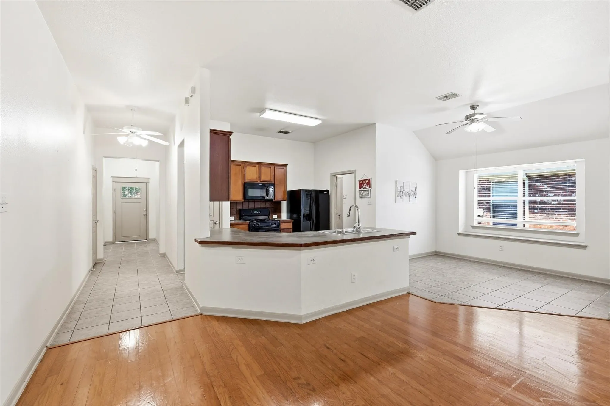 Single Family Residence For Rent in Denton County , 2340 Evening Song Drive, Little Elm, Texas 75068, 3 Bedrooms, 2 Bathrooms, 2 Garage spaces, 1,525 Sqft, built in 2005, Price $2,000, mls#21352309, Real Estate Agent in Little Elm, Homes For Rent in Denton county, Homes For Rent in Little Elm, Realtor in Little Elm Texas, Real Estate Brokerage Independent Realty Texas, Luminita Cordes Realtor