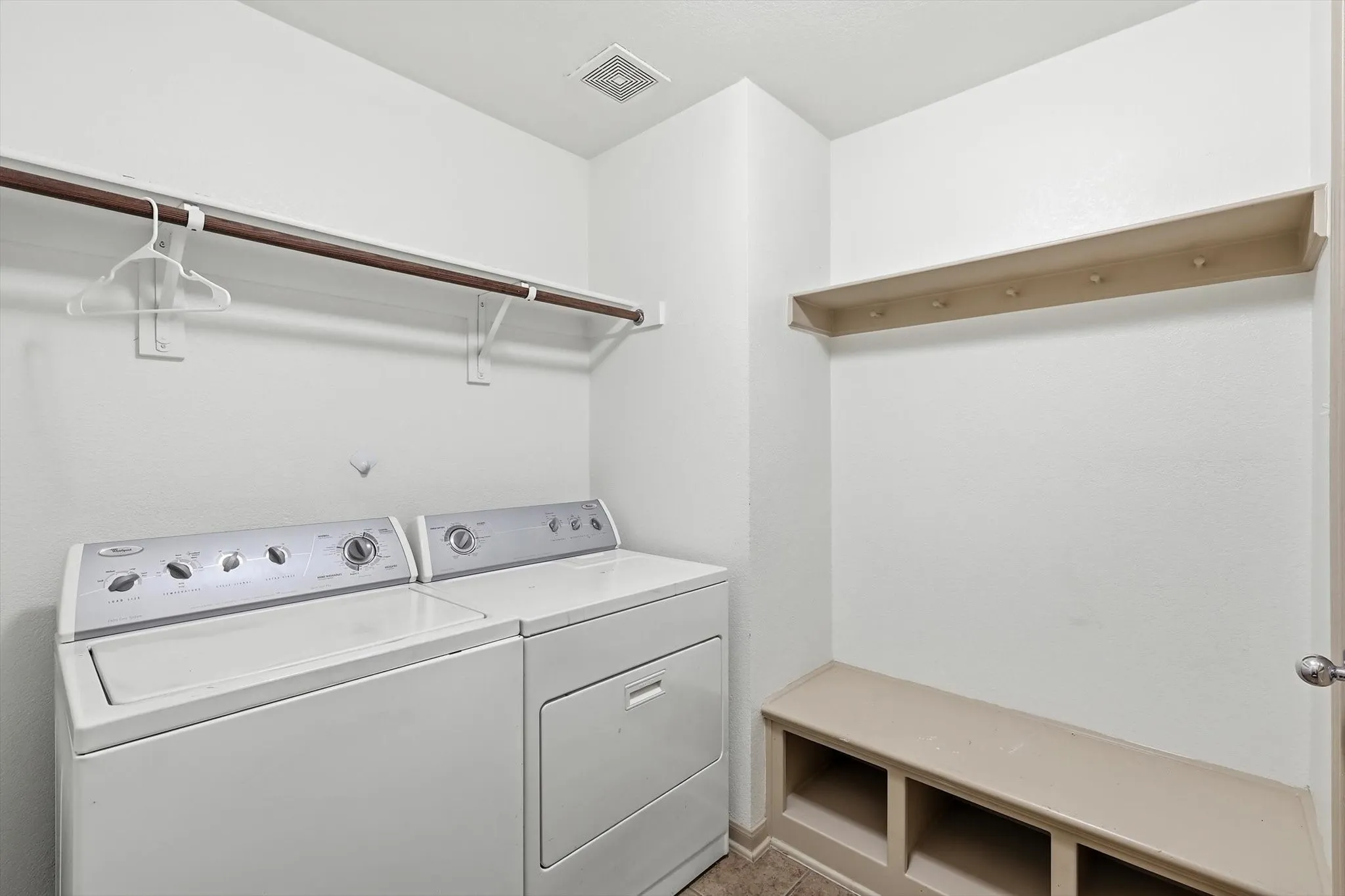 Single Family Residence For Rent in Denton County , 2340 Evening Song Drive, Little Elm, Texas 75068, 3 Bedrooms, 2 Bathrooms, 2 Garage spaces, 1,525 Sqft, built in 2005, Price $2,000, mls#21352309, Real Estate Agent in Little Elm, Homes For Rent in Denton county, Homes For Rent in Little Elm, Realtor in Little Elm Texas, Real Estate Brokerage Independent Realty Texas, Luminita Cordes Realtor