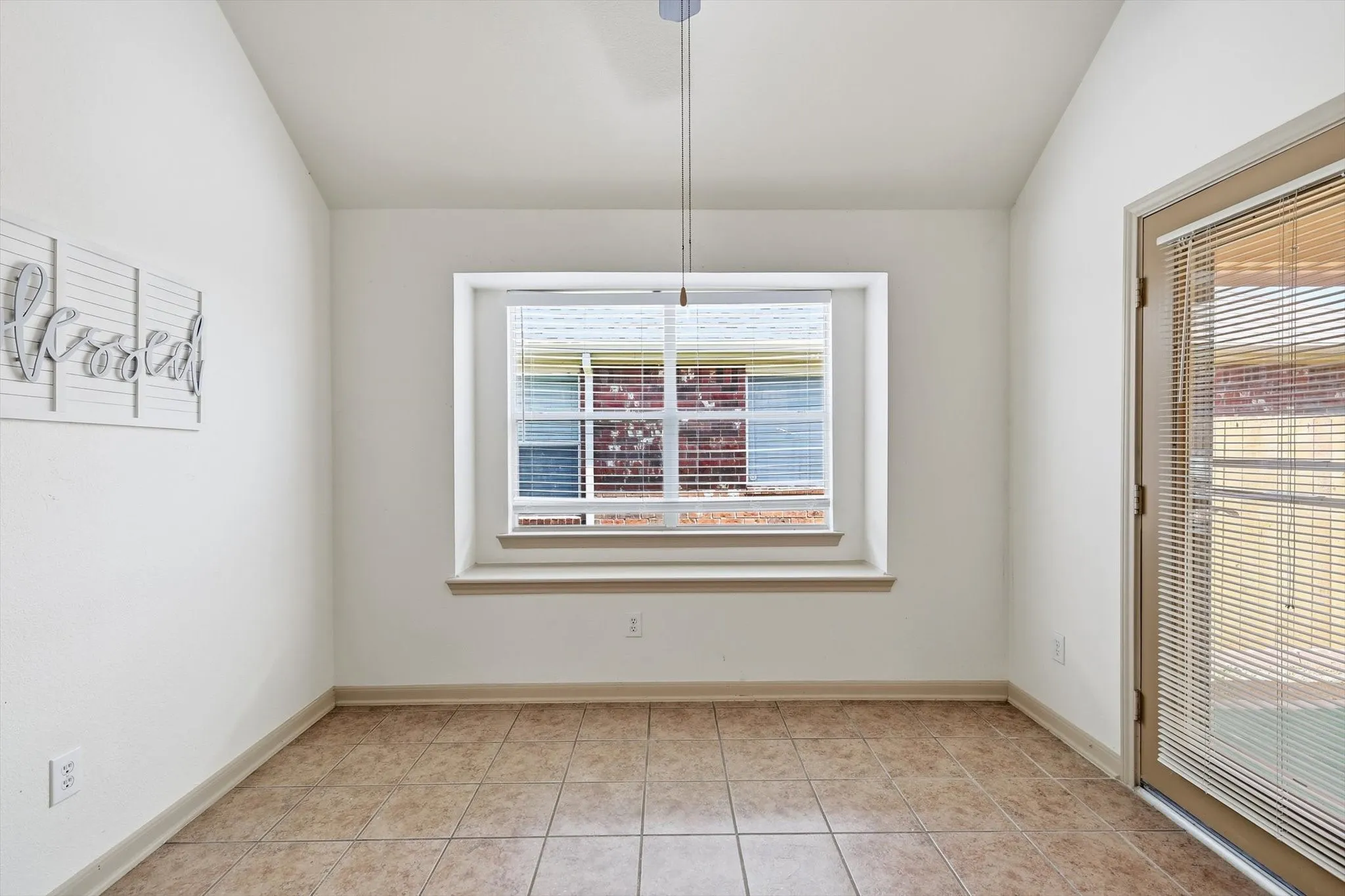 Single Family Residence For Rent in Denton County , 2340 Evening Song Drive, Little Elm, Texas 75068, 3 Bedrooms, 2 Bathrooms, 2 Garage spaces, 1,525 Sqft, built in 2005, Price $2,000, mls#21352309, Real Estate Agent in Little Elm, Homes For Rent in Denton county, Homes For Rent in Little Elm, Realtor in Little Elm Texas, Real Estate Brokerage Independent Realty Texas, Luminita Cordes Realtor