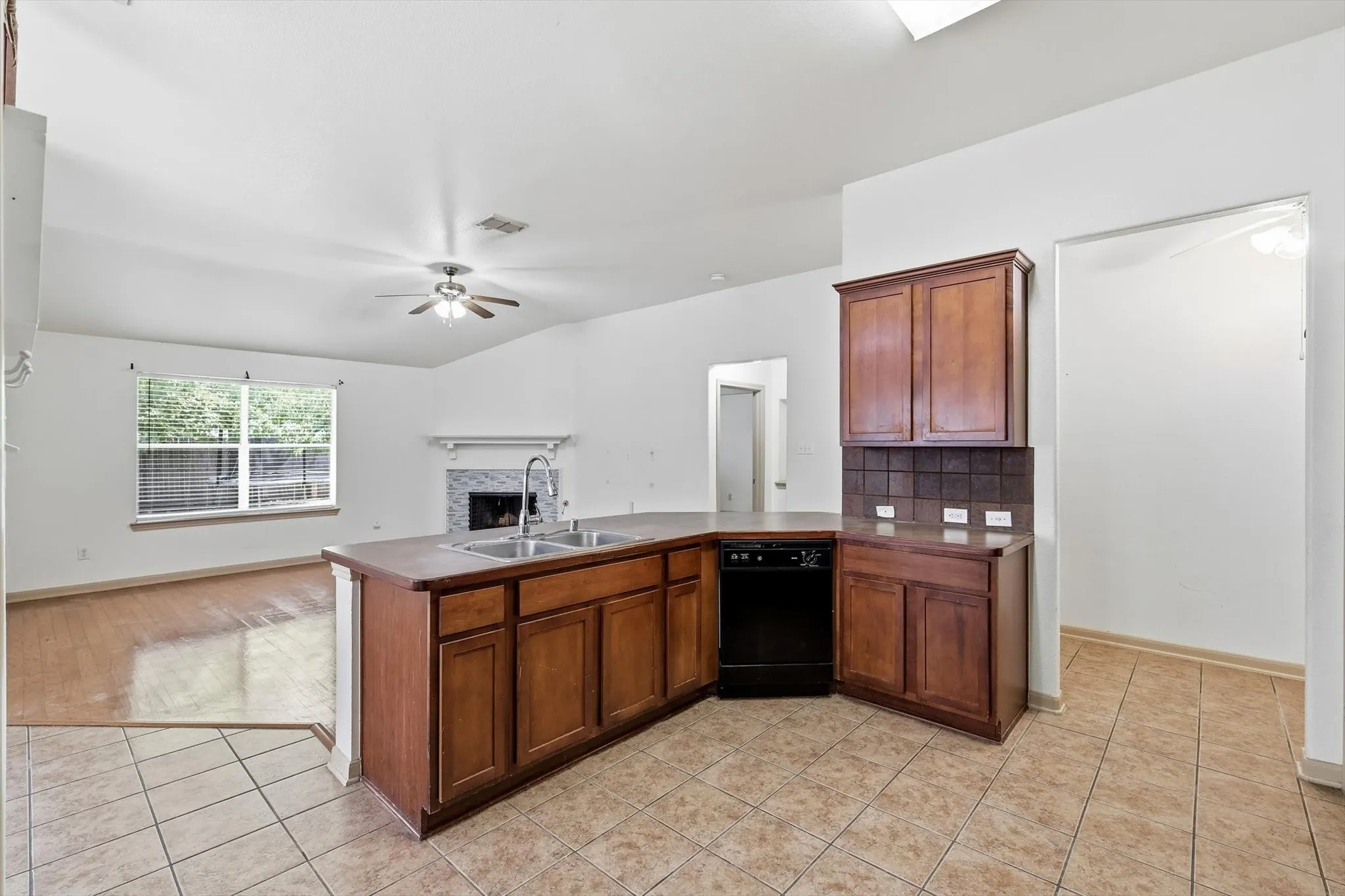 Single Family Residence For Rent in Denton County , 2340 Evening Song Drive, Little Elm, Texas 75068, 3 Bedrooms, 2 Bathrooms, 2 Garage spaces, 1,525 Sqft, built in 2005, Price $2,000, mls#21352309, Real Estate Agent in Little Elm, Homes For Rent in Denton county, Homes For Rent in Little Elm, Realtor in Little Elm Texas, Real Estate Brokerage Independent Realty Texas, Luminita Cordes Realtor