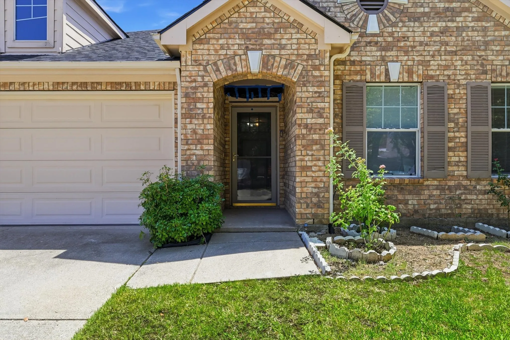 Single Family Residence For Rent in Denton County , 2340 Evening Song Drive, Little Elm, Texas 75068, 3 Bedrooms, 2 Bathrooms, 2 Garage spaces, 1,525 Sqft, built in 2005, Price $2,000, mls#21352309, Real Estate Agent in Little Elm, Homes For Rent in Denton county, Homes For Rent in Little Elm, Realtor in Little Elm Texas, Real Estate Brokerage Independent Realty Texas, Luminita Cordes Realtor