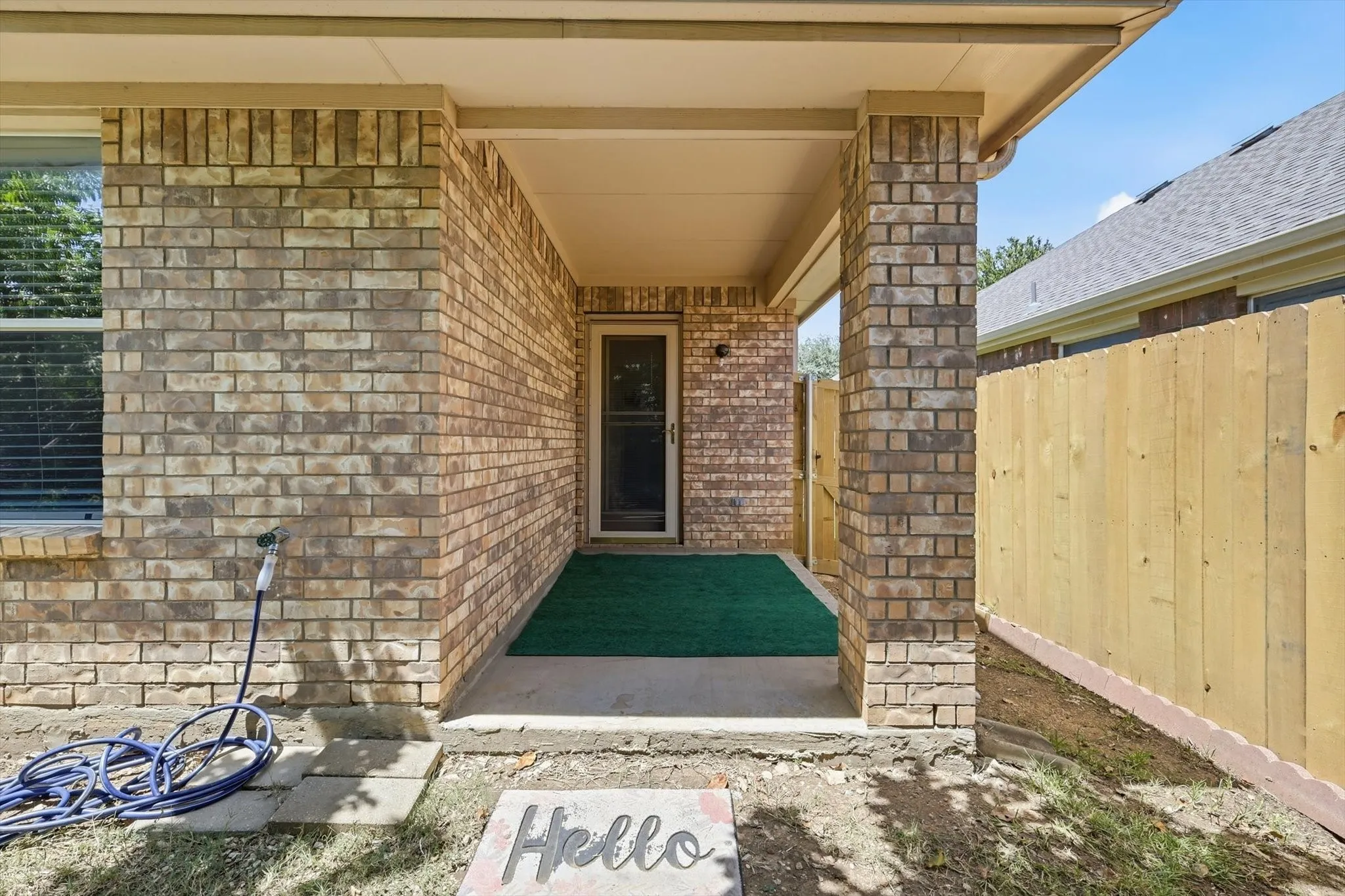 Single Family Residence For Rent in Denton County , 2340 Evening Song Drive, Little Elm, Texas 75068, 3 Bedrooms, 2 Bathrooms, 2 Garage spaces, 1,525 Sqft, built in 2005, Price $2,000, mls#21352309, Real Estate Agent in Little Elm, Homes For Rent in Denton county, Homes For Rent in Little Elm, Realtor in Little Elm Texas, Real Estate Brokerage Independent Realty Texas, Luminita Cordes Realtor